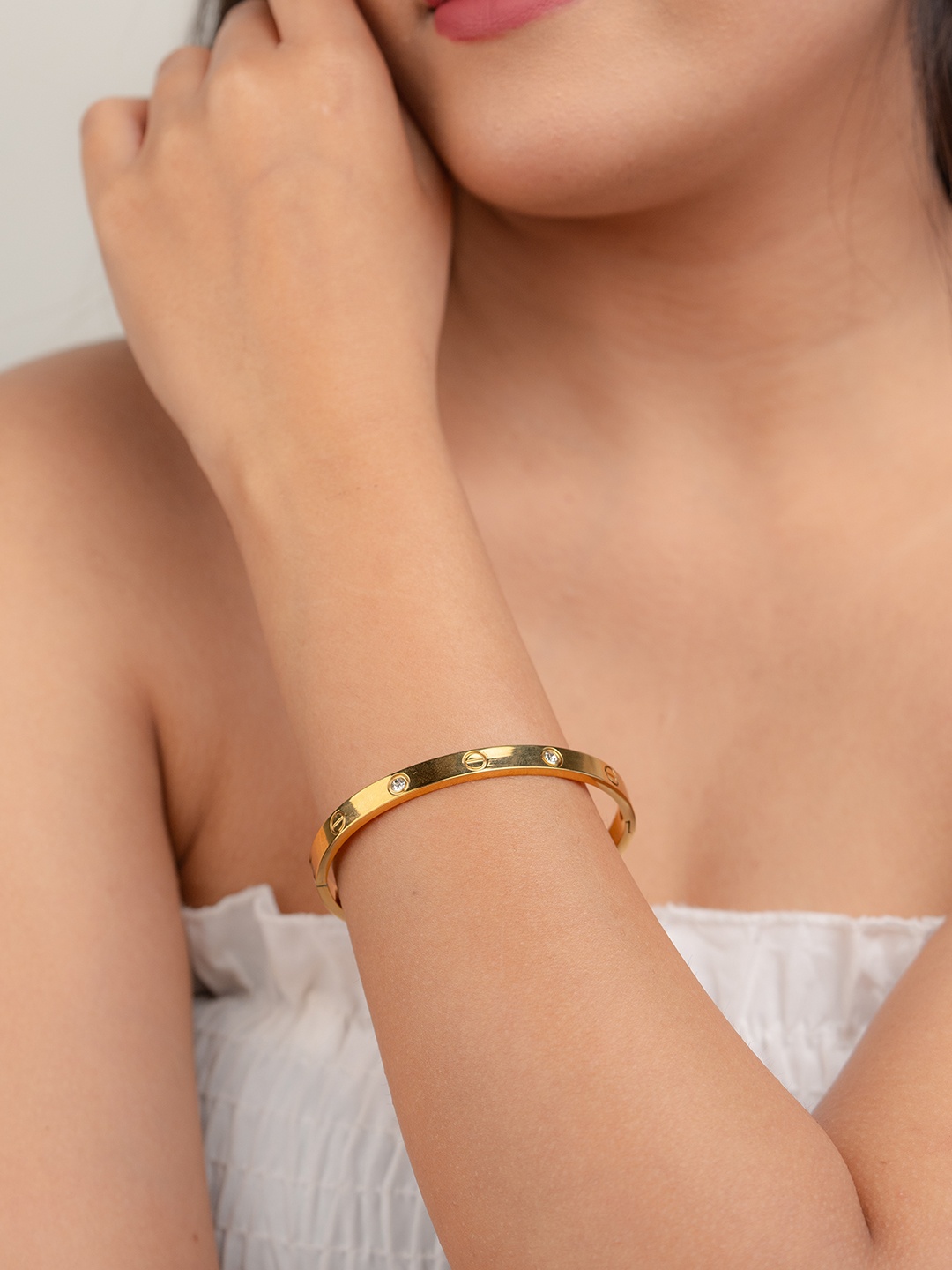 

Zeraki Jewels Women Gold-Plated Bangle-Style Bracelet