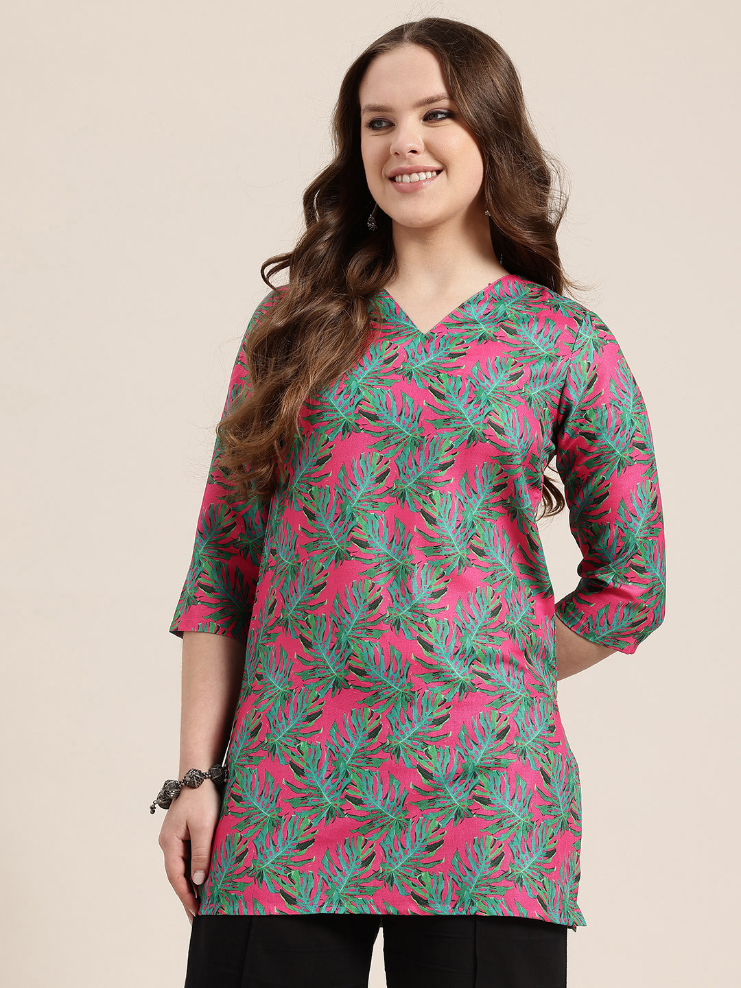 

HERE&NOW Leaf Printed V-Neck Kurti, Green
