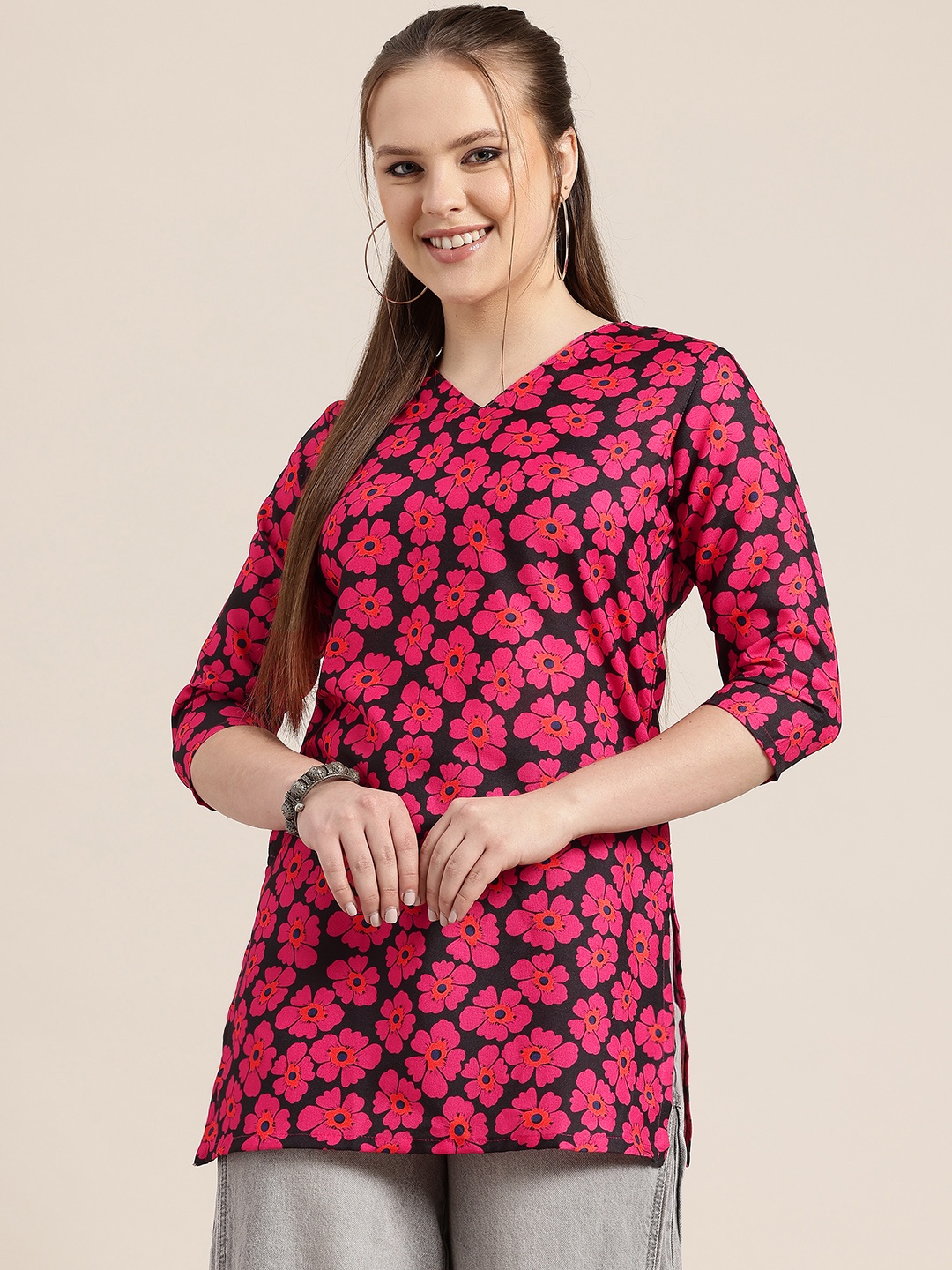 

HERE&NOW Floral Printed V-Neck Straight Kurti, Black