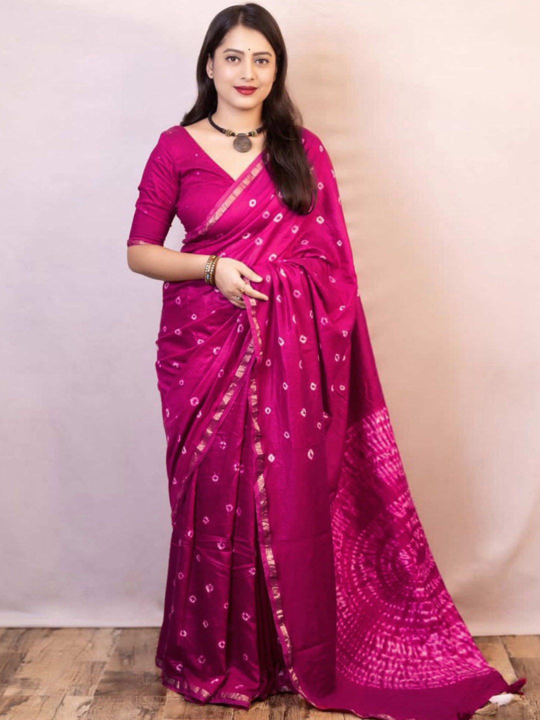 

Peachmode Bandhani Zari Pure Linen Saree, Pink