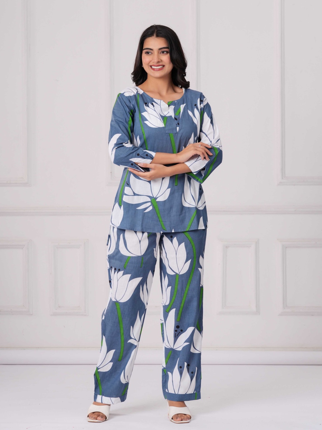 

Pingaksh Printed Pure Cotton Sweetheart Neck Top & Trouser Co ard Set, Grey