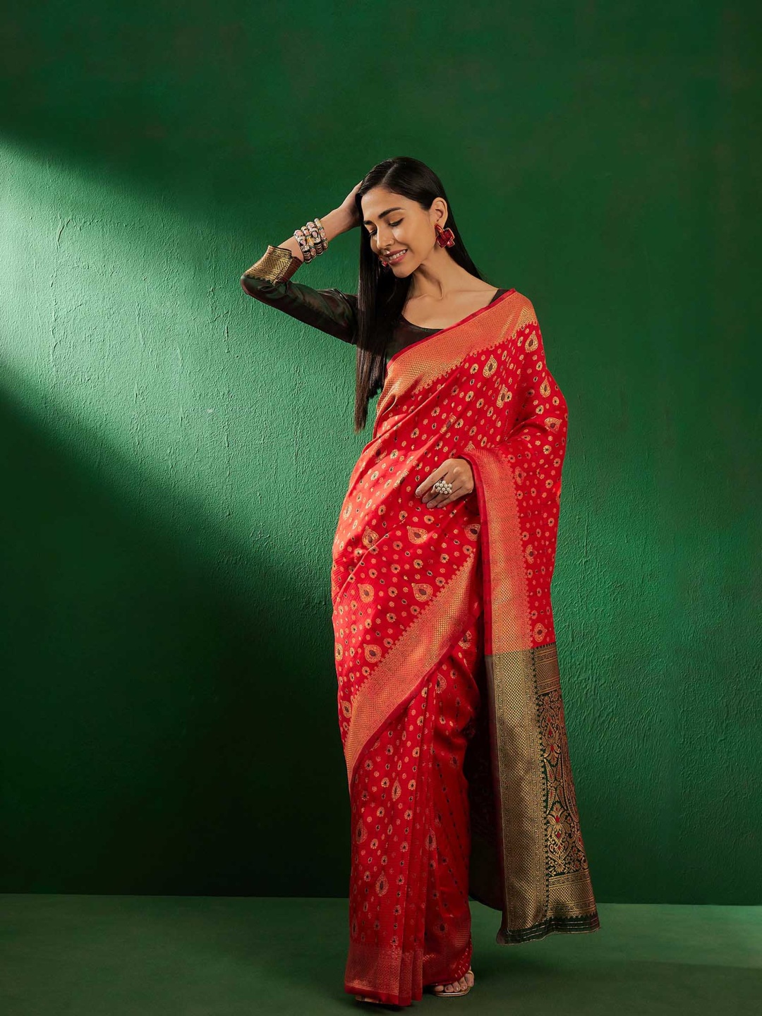 

DEVATITHI Woven Design Zari Banarasi Saree, Red