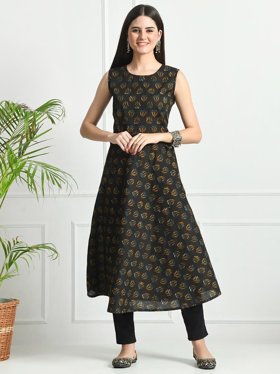 

LIVING ROOTS Floral Block Printed Sleeveless Pure Cotton Anarkali Kurta, Black