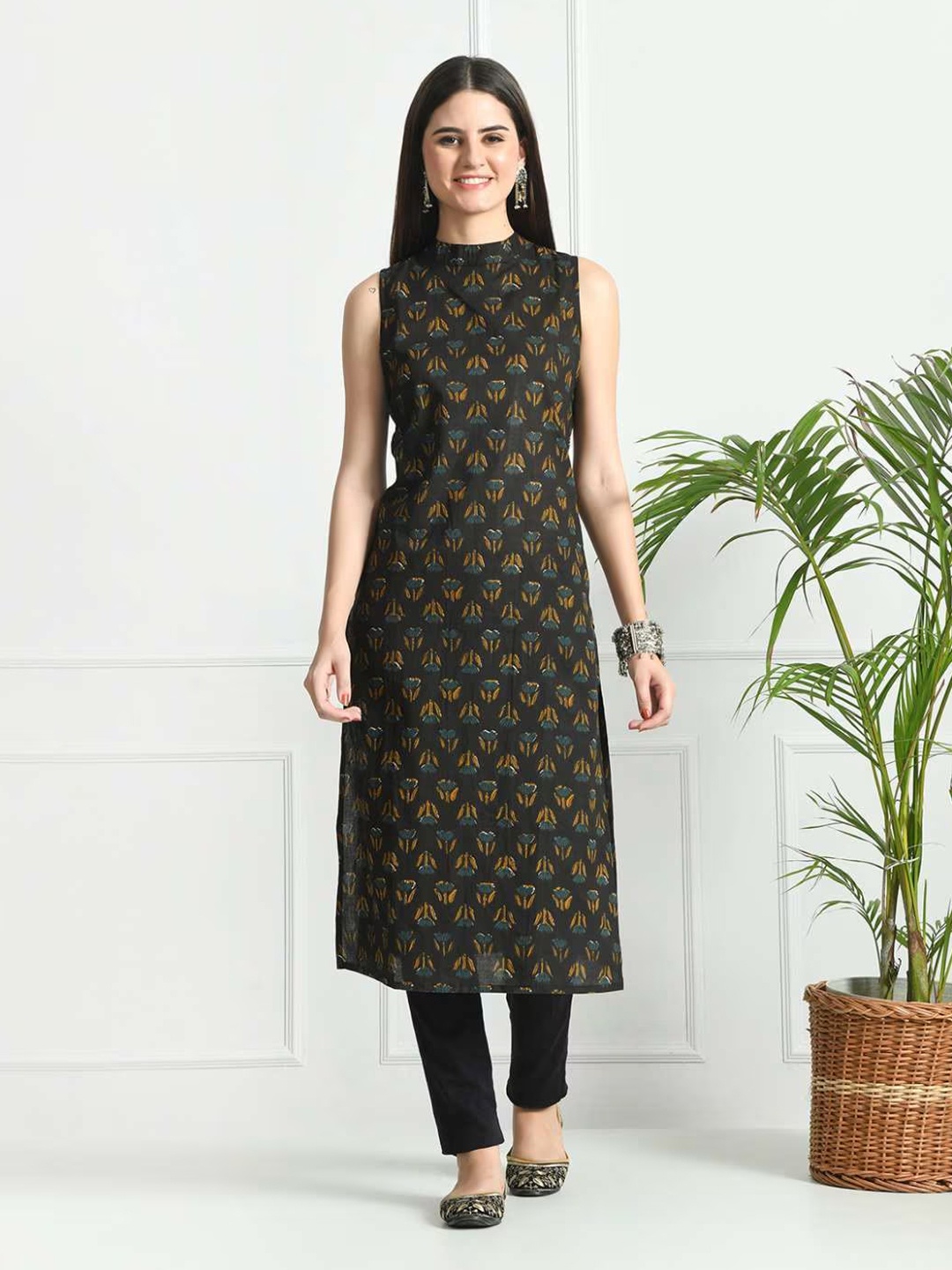 

LIVING ROOTS Floral Block Printed Pure Cotton Boat Neck Straight Kurta, Black