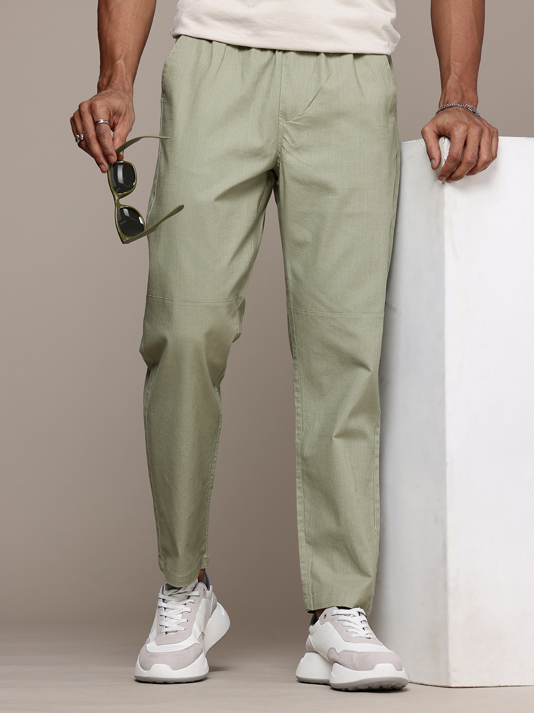 

The Roadster Lifestyle Co. Men Relaxed Cotton Linen Trousers, Green