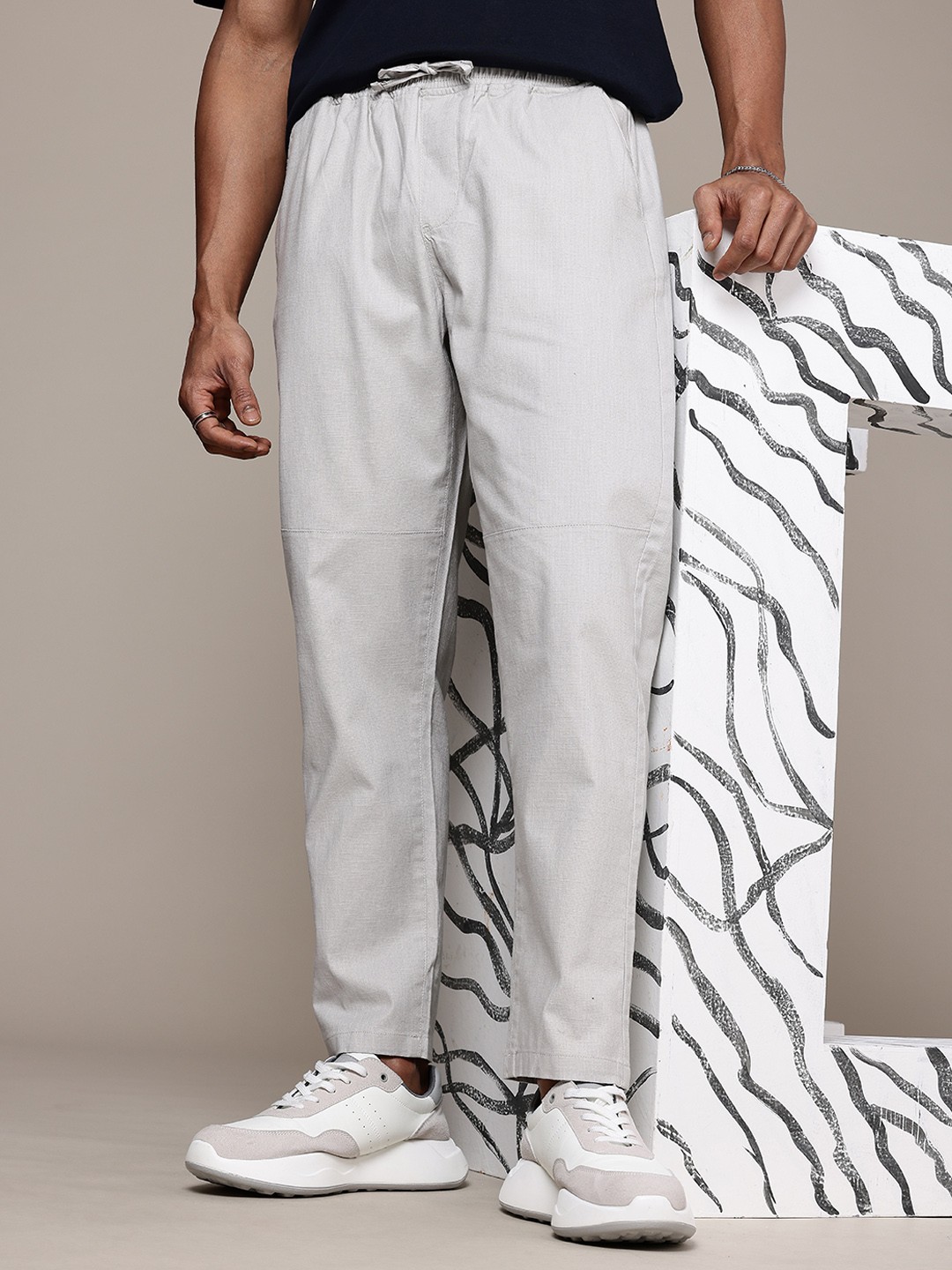 

The Roadster Lifestyle Co. Men Relaxed Cotton Linen Trousers, Grey