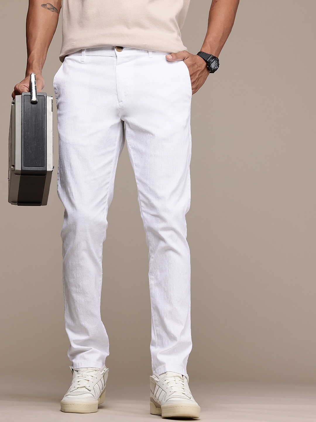 

The Roadster Lifestyle Co. Men Solid Trousers, White