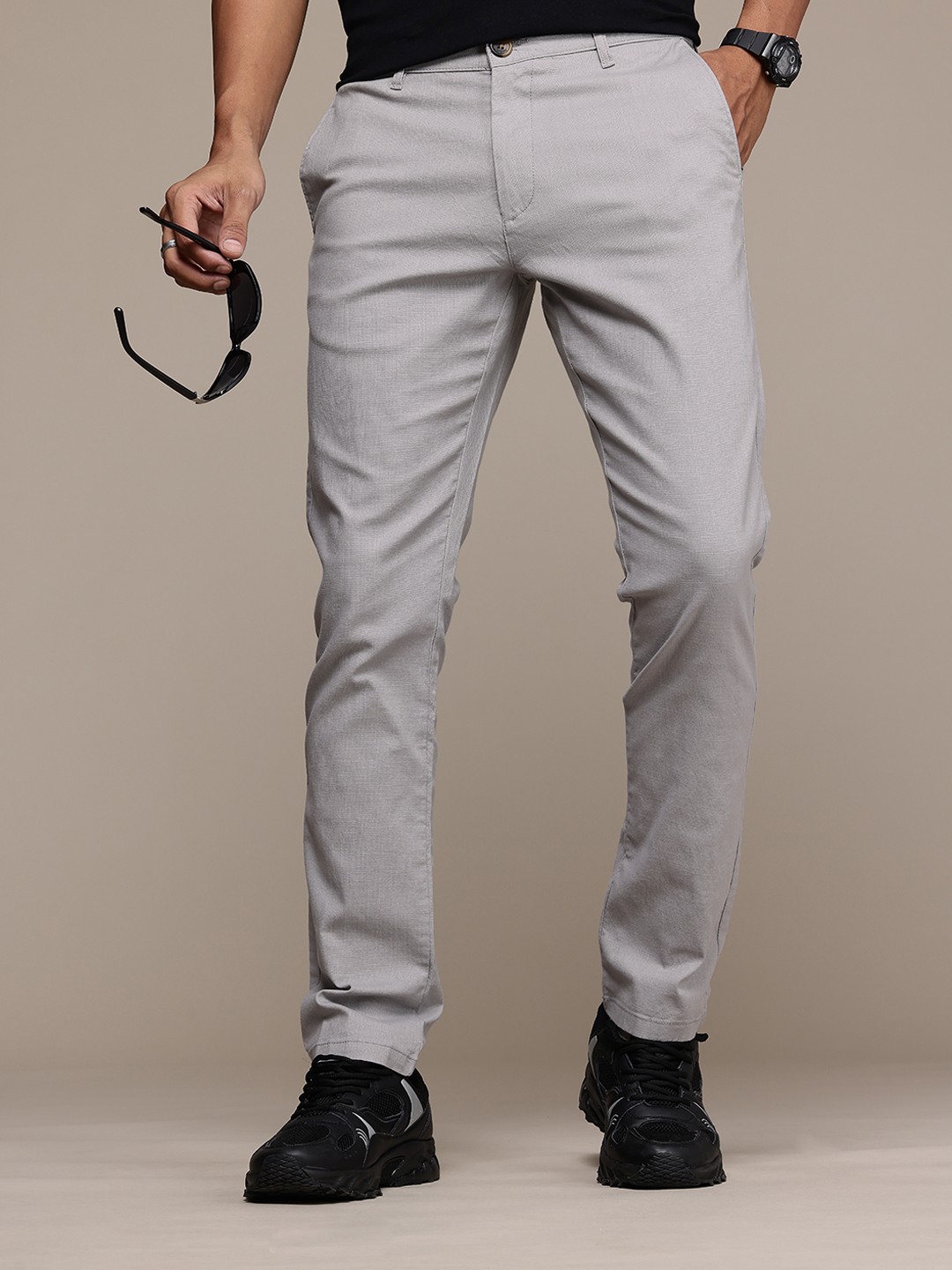

The Roadster Lifestyle Co. Men Solid Trousers, Grey