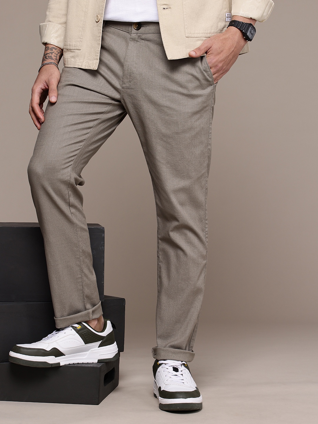 

The Roadster Lifestyle Co. Men Smart Solid Linen Trousers, Taupe