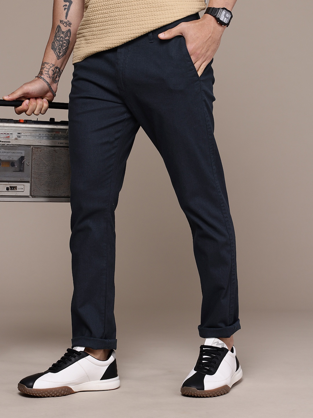 

The Roadster Lifestyle Co. Men Smart Solid Linen Trousers, Navy blue