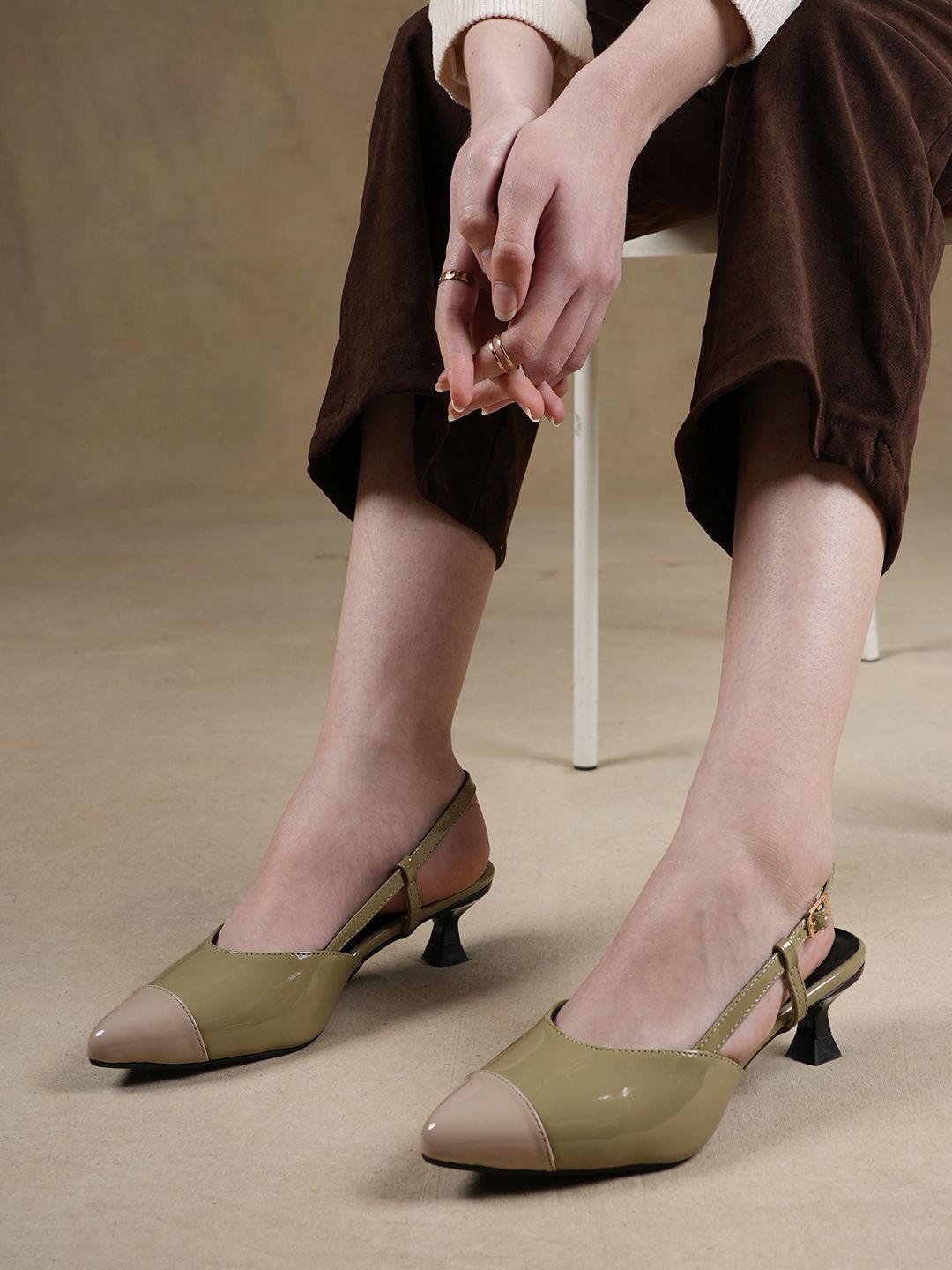 

Chemistry Colourblocked Kitten Pumps, Olive