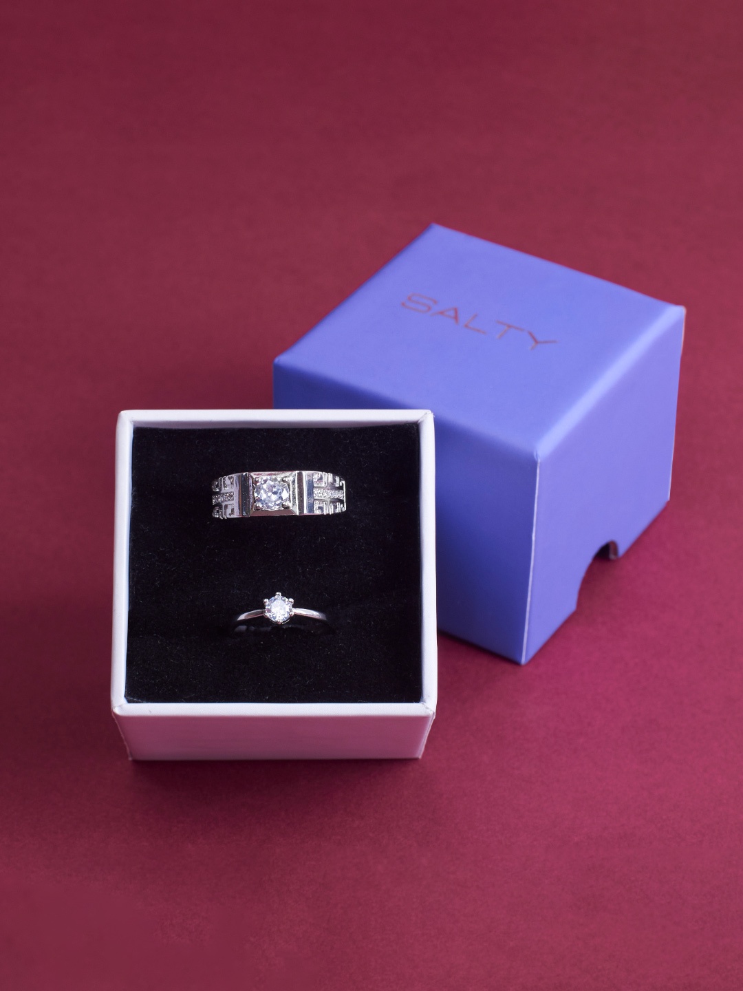 

SALTY Unisex Set of 2 Unity Solitaire Couple Ring for Valentines Day & Anniversary Gift, Silver