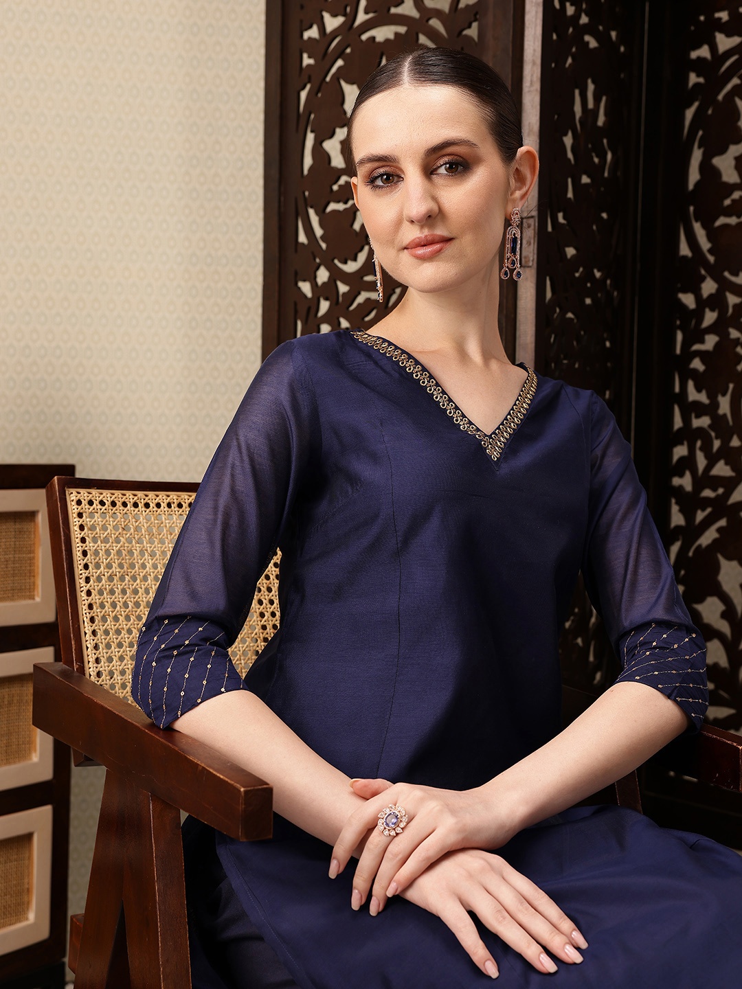 

House of Pataudi V-Neck Thread Work Jashn Kurta, Navy blue