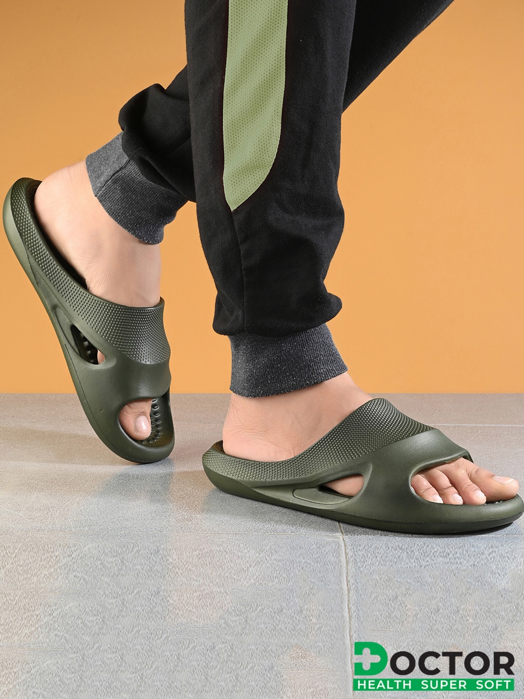 

DOCTOR HEALTH SUPER SOFT Men Sliders, Green