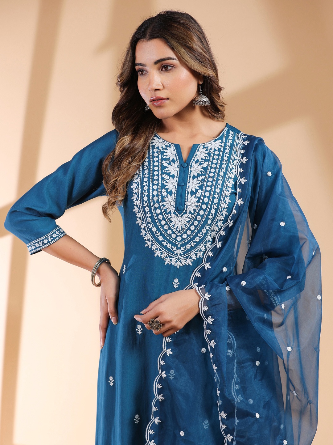 

Janasya Women Teal Blue Silk Blend Embroidered Straight Kurta Set
