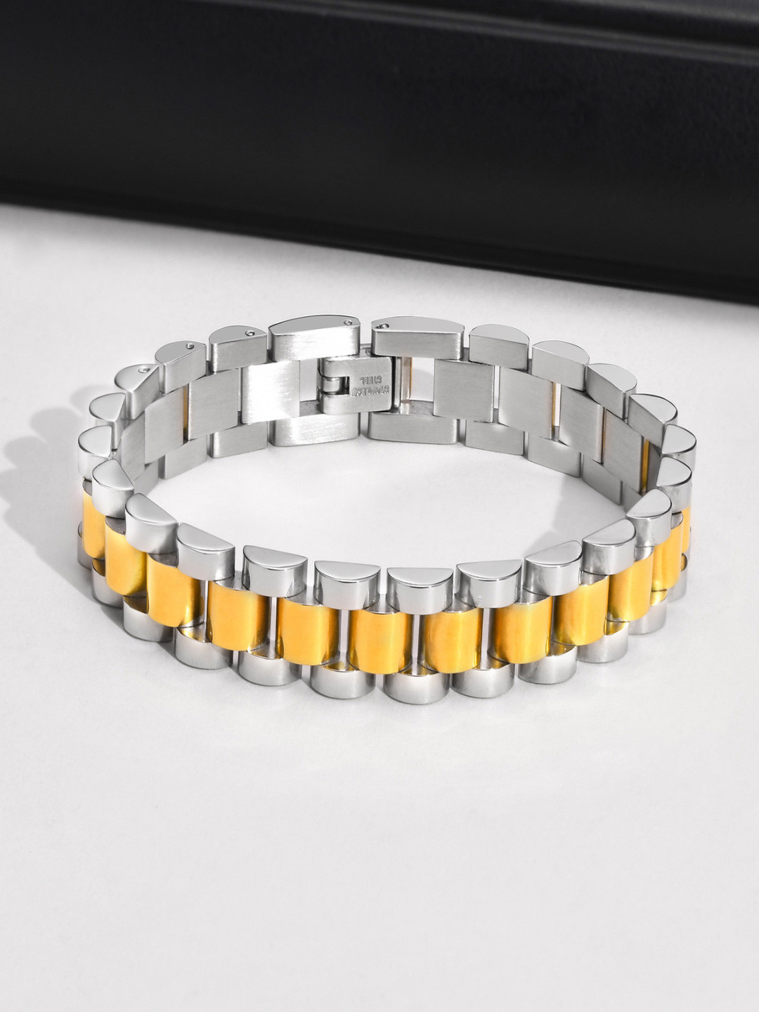 

AQUASTREET 18K Gold-Plated Waterproof Wraparound Bracelet