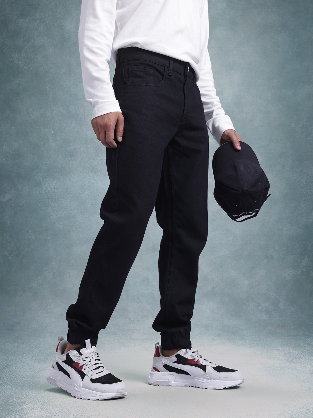 

The Roadster Life Co. Men Pure Cotton Jogger Jeans, Black