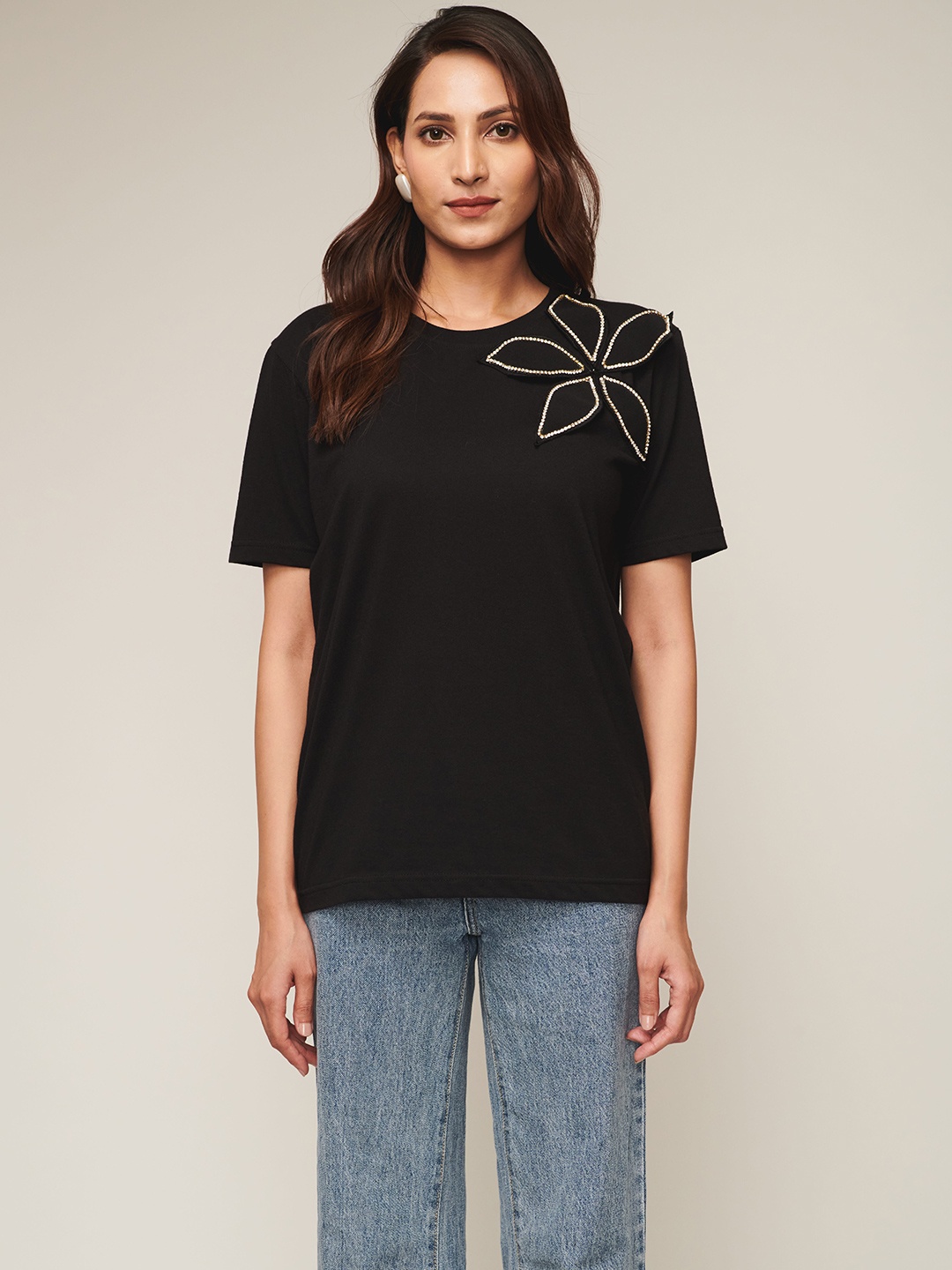 

WEAVING CULT Women Solid Round Neck Cotton T-shirt, Black