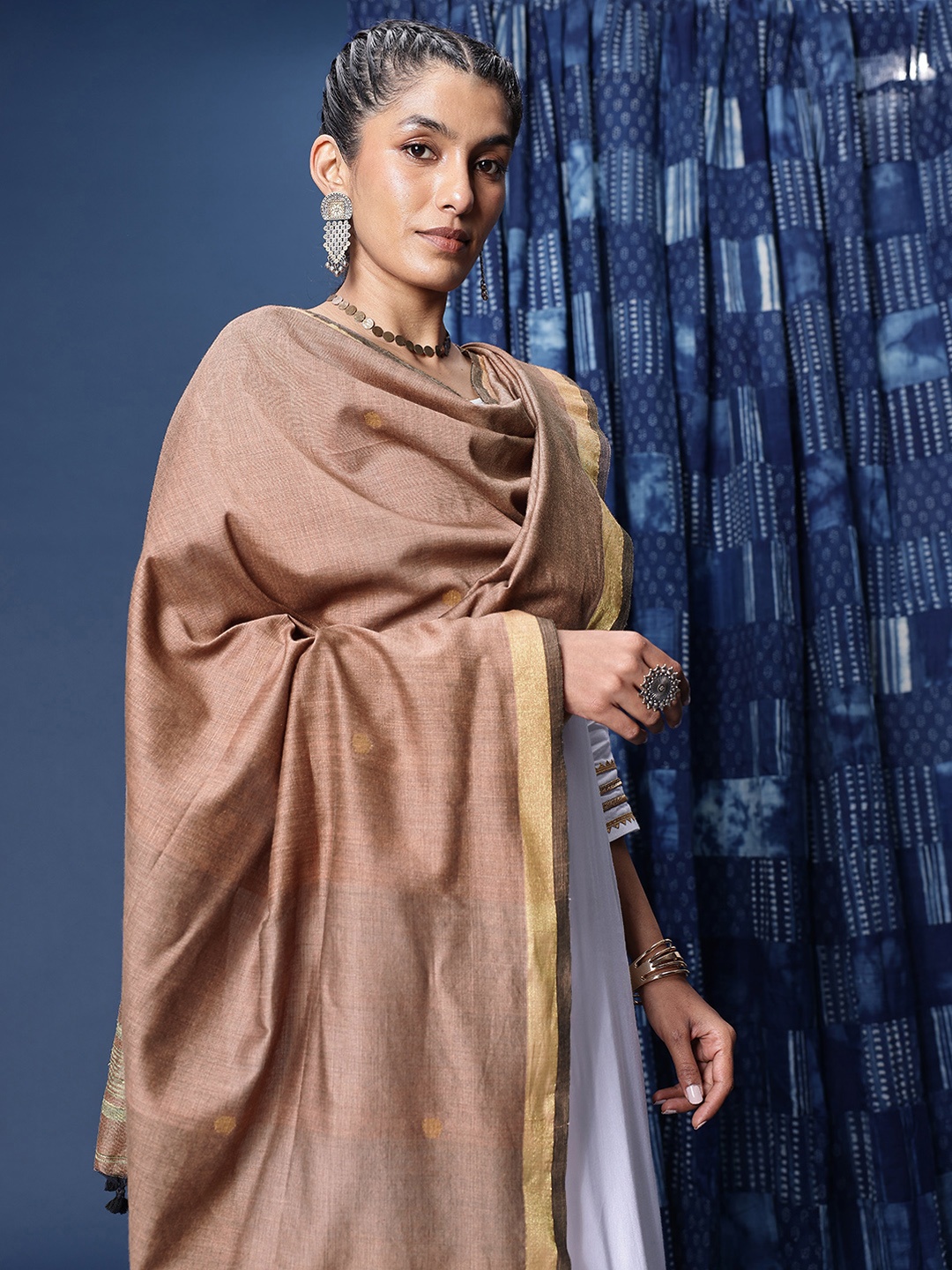 

Taavi Woven Buti Jamdani Handloom Cotton Dupatta with Zari Detail, Beige