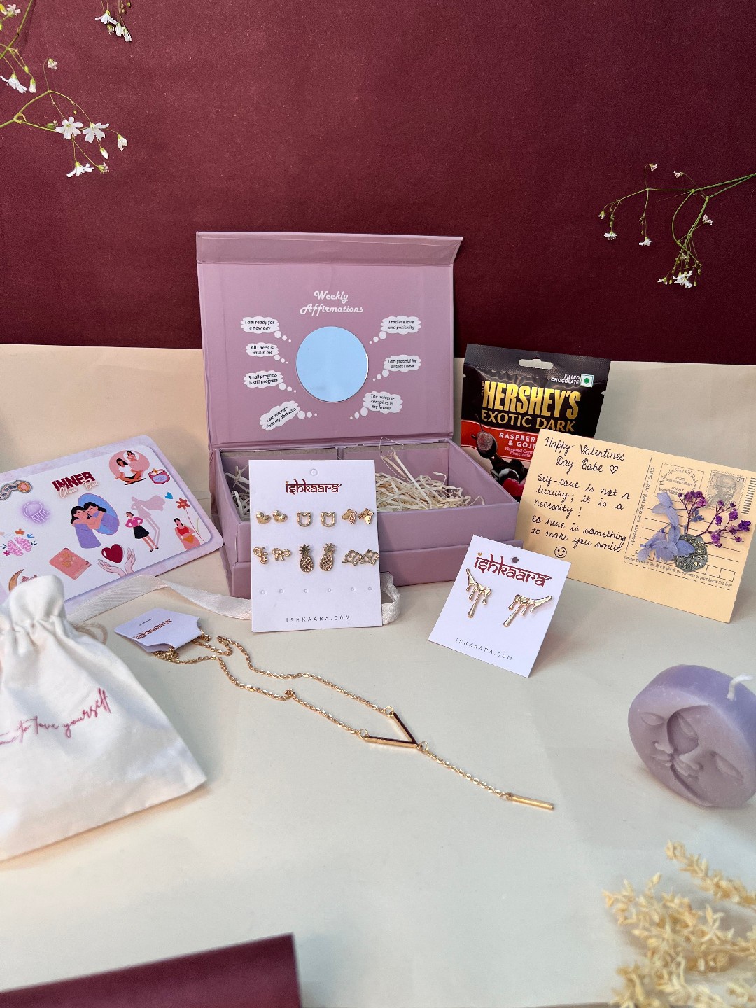 

ISHKAARA Cute, Heart And Bow Gifting Valentine Hamper For Her, Gold