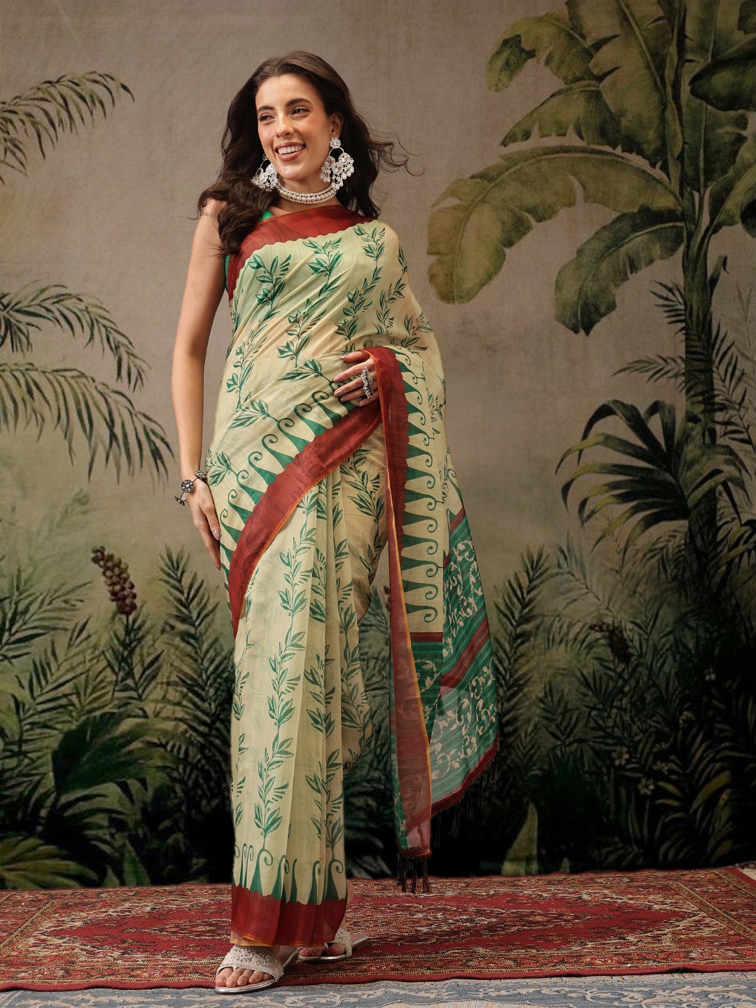 

DIVASTRI Floral Printed Chanderi Saree, Beige