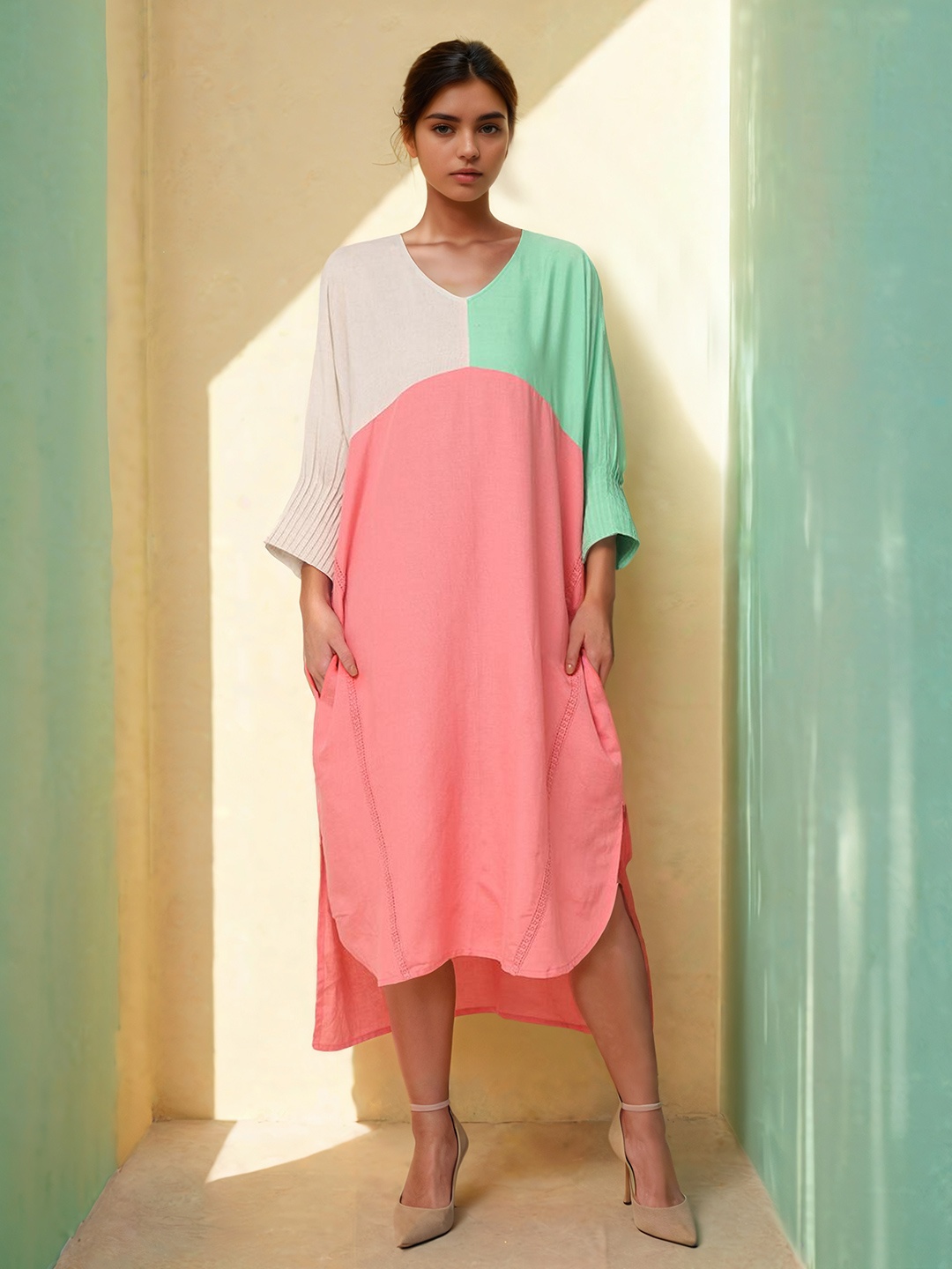 

Dora Dori Women Colourblocked Flared Sleeve Kaftan Dress, Pink