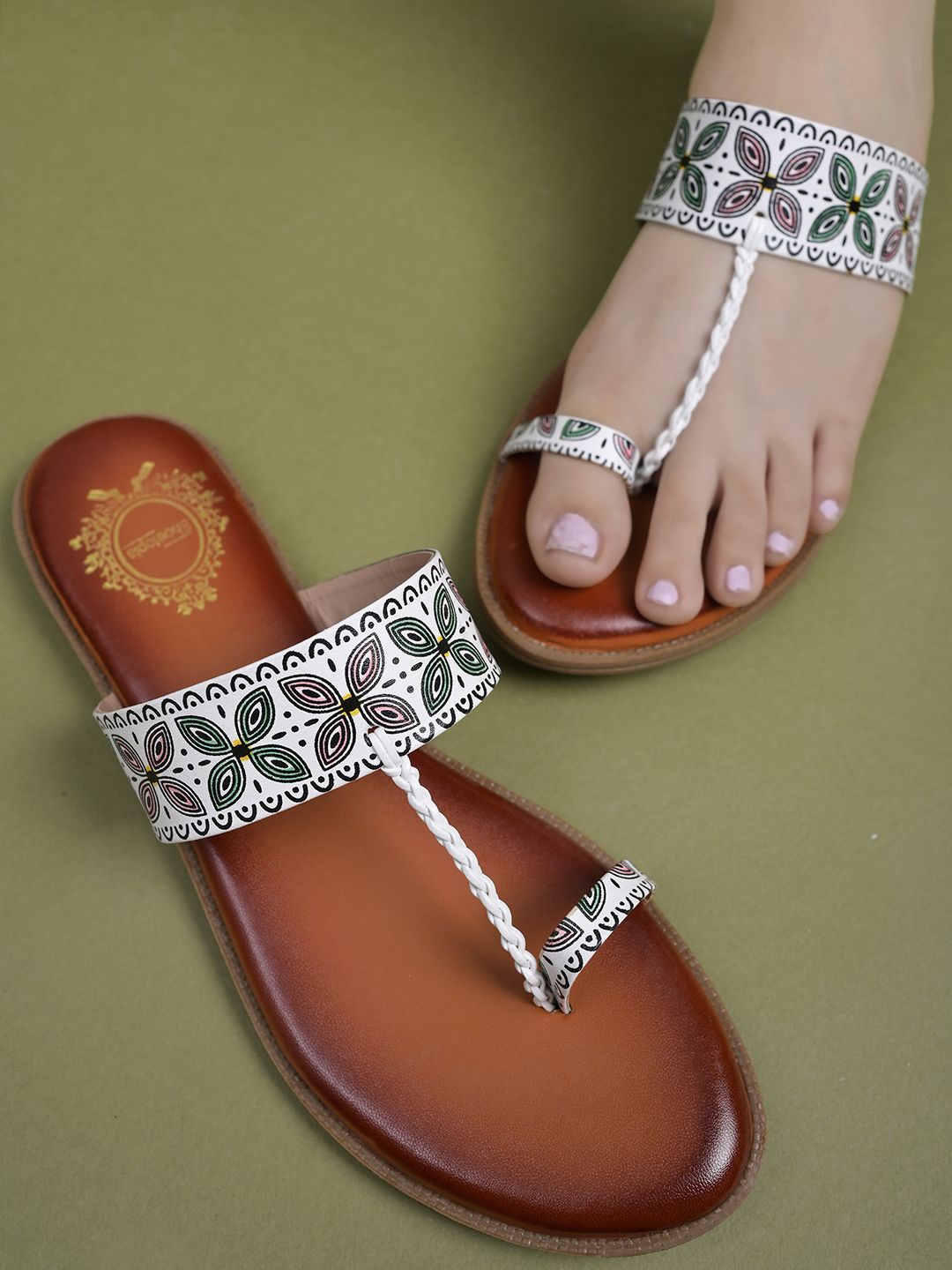 

Shoetopia Girls Printed One Toe Flats, White