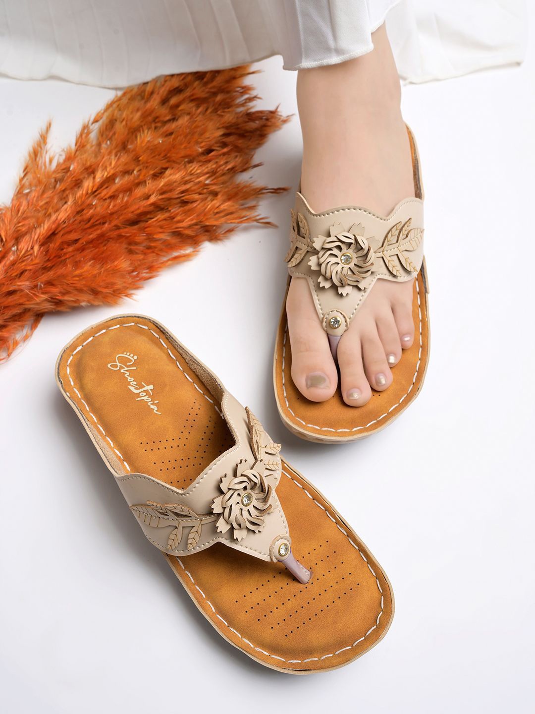 

Shoetopia Girls Open Toe Flats with Bows, Cream