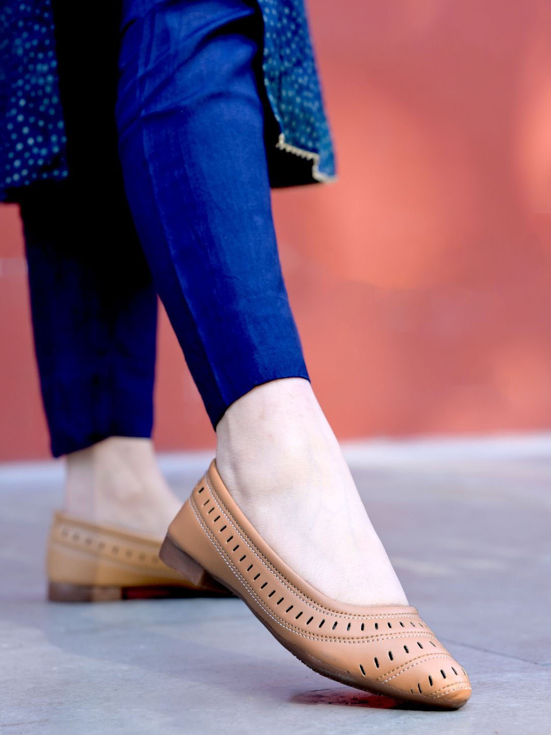 

Shoetopia Girls Textured Ballerinas Flats, Tan