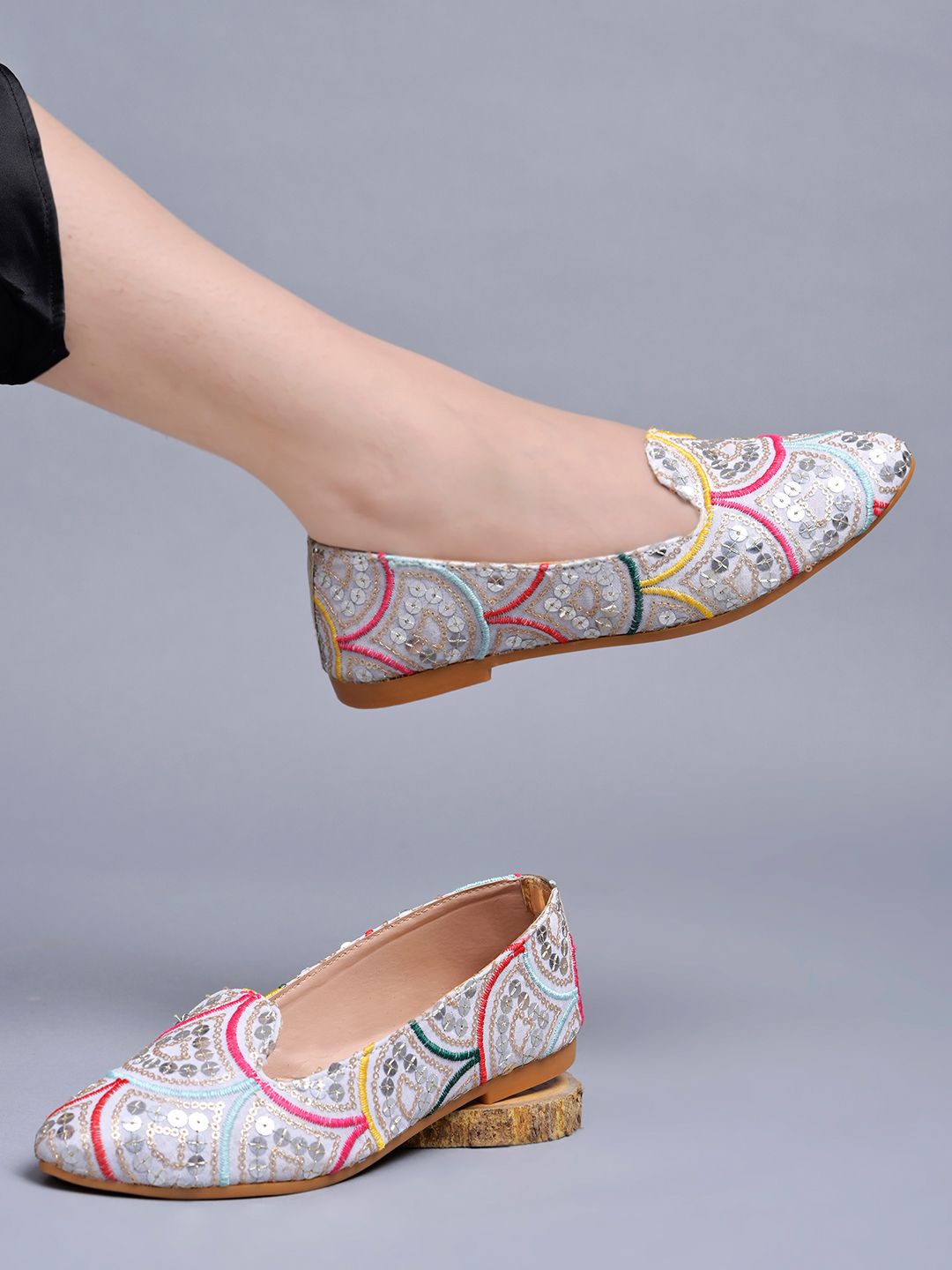 

Shoetopia Girls Embellished Ethnic Ballerinas Flats, Silver