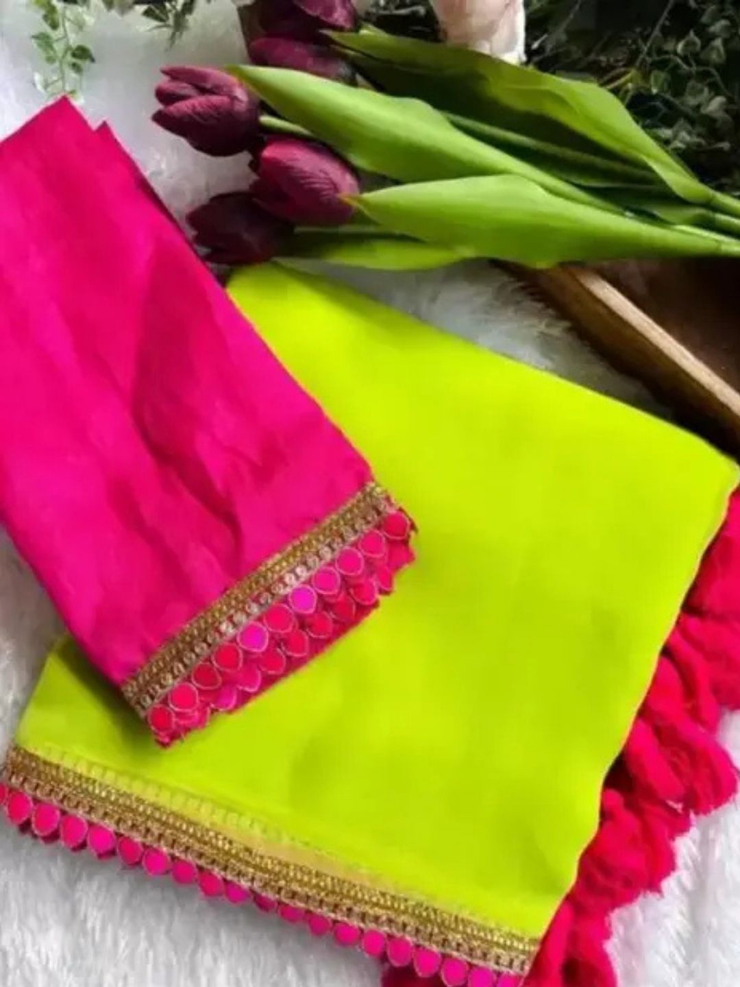 

MAGMINA Embroidered Pure Georgette Banarasi Saree, Green