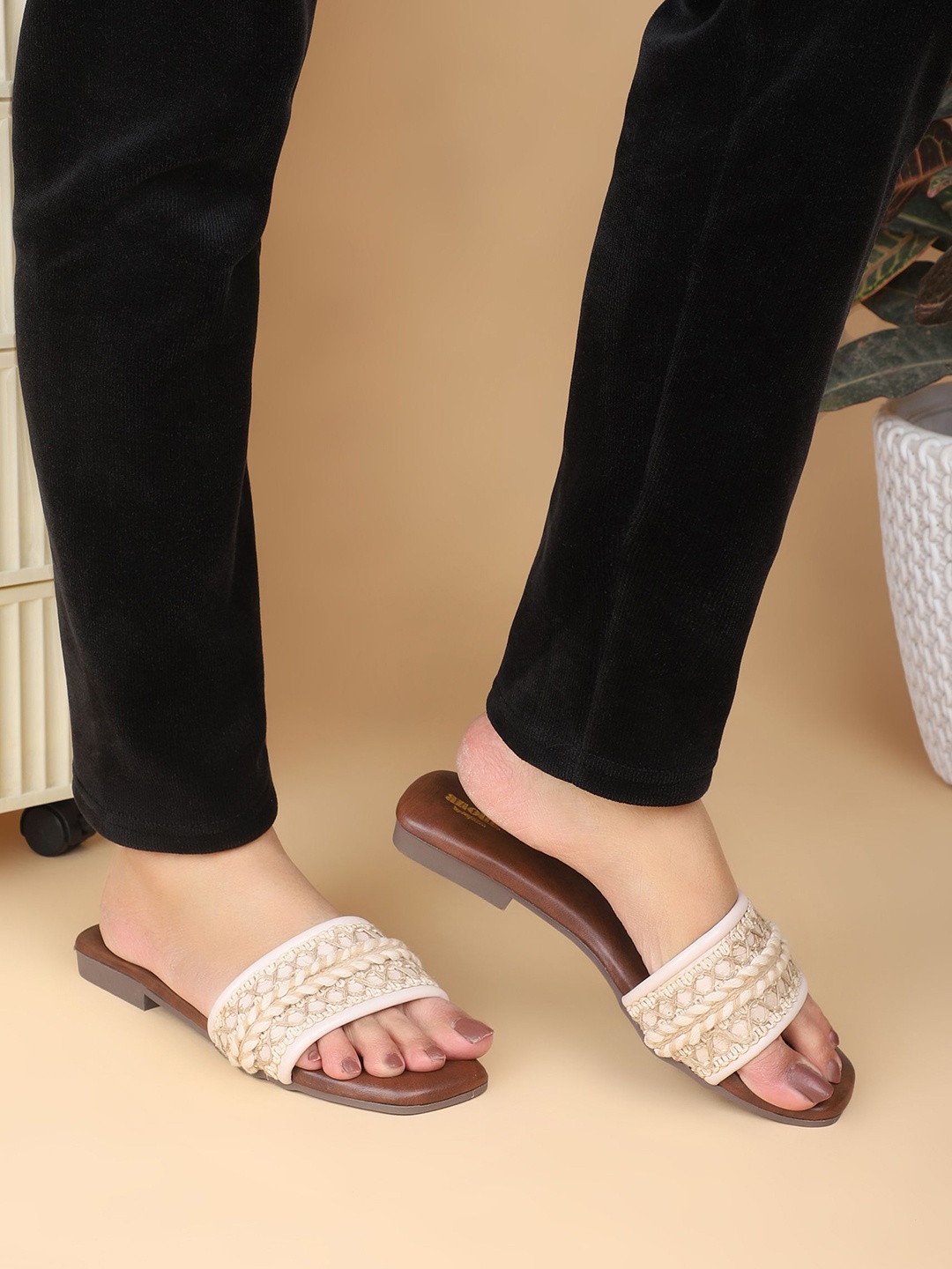 

Anouk Women Ethnic Open Toe Flats, Cream
