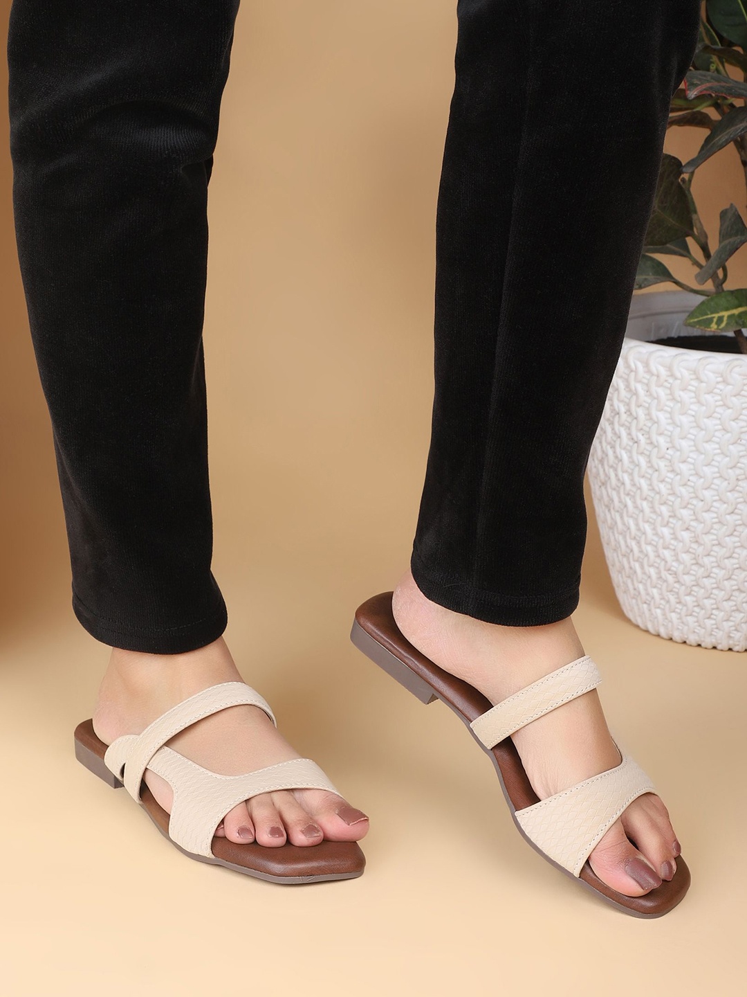 

DressBerry Women Open Toe Flats, Beige