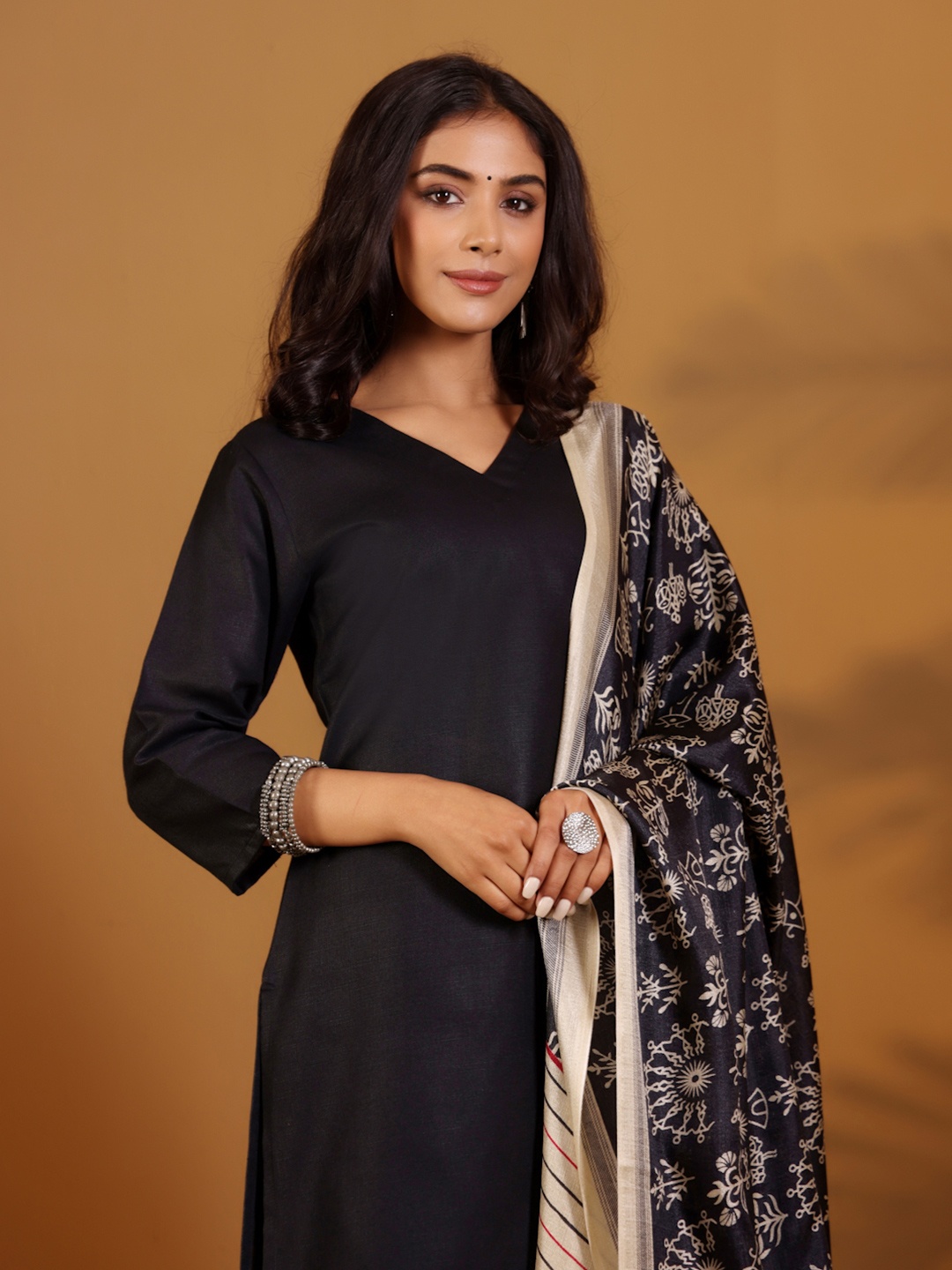 

Varanga V-Neck Straight Kurta With Trousers And Dupatta, Black