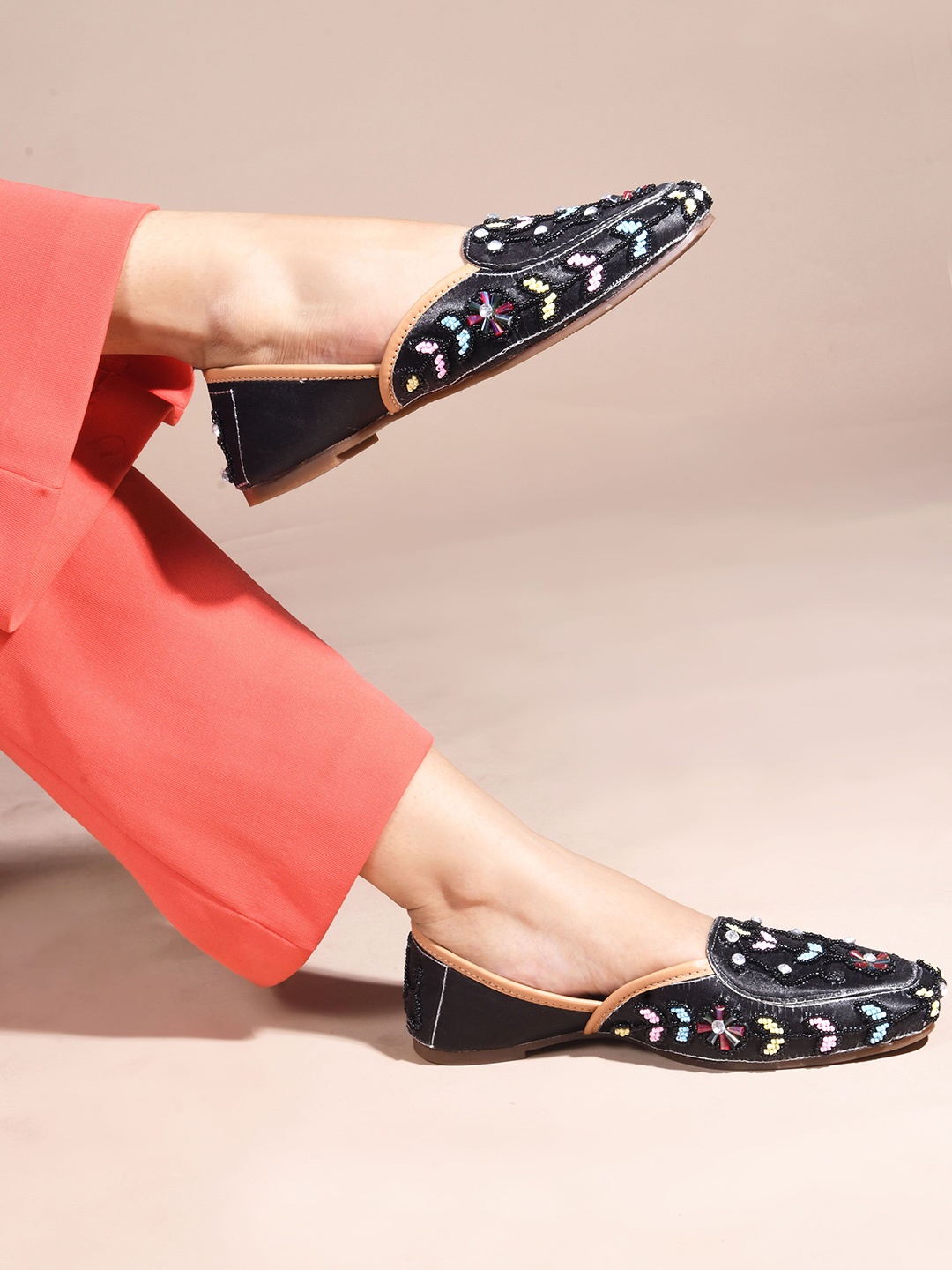 

TRYME Women Mojaris Flats, Black