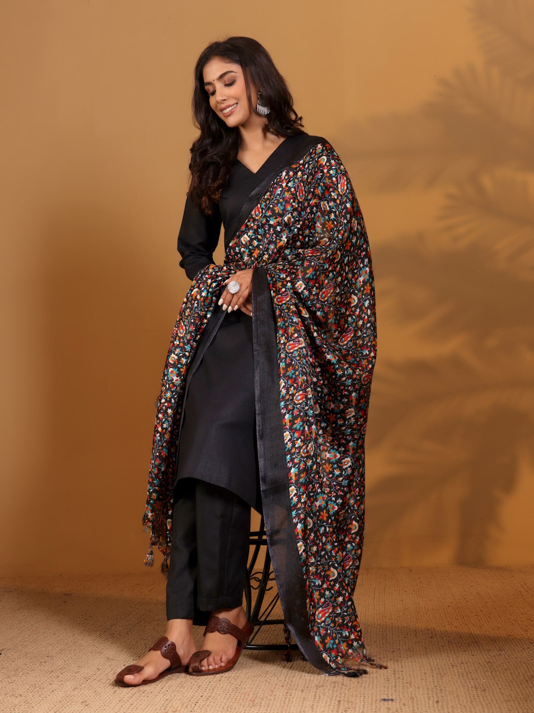 

Varanga V-Neck Straight Kurta With Trousers And Dupatta, Black