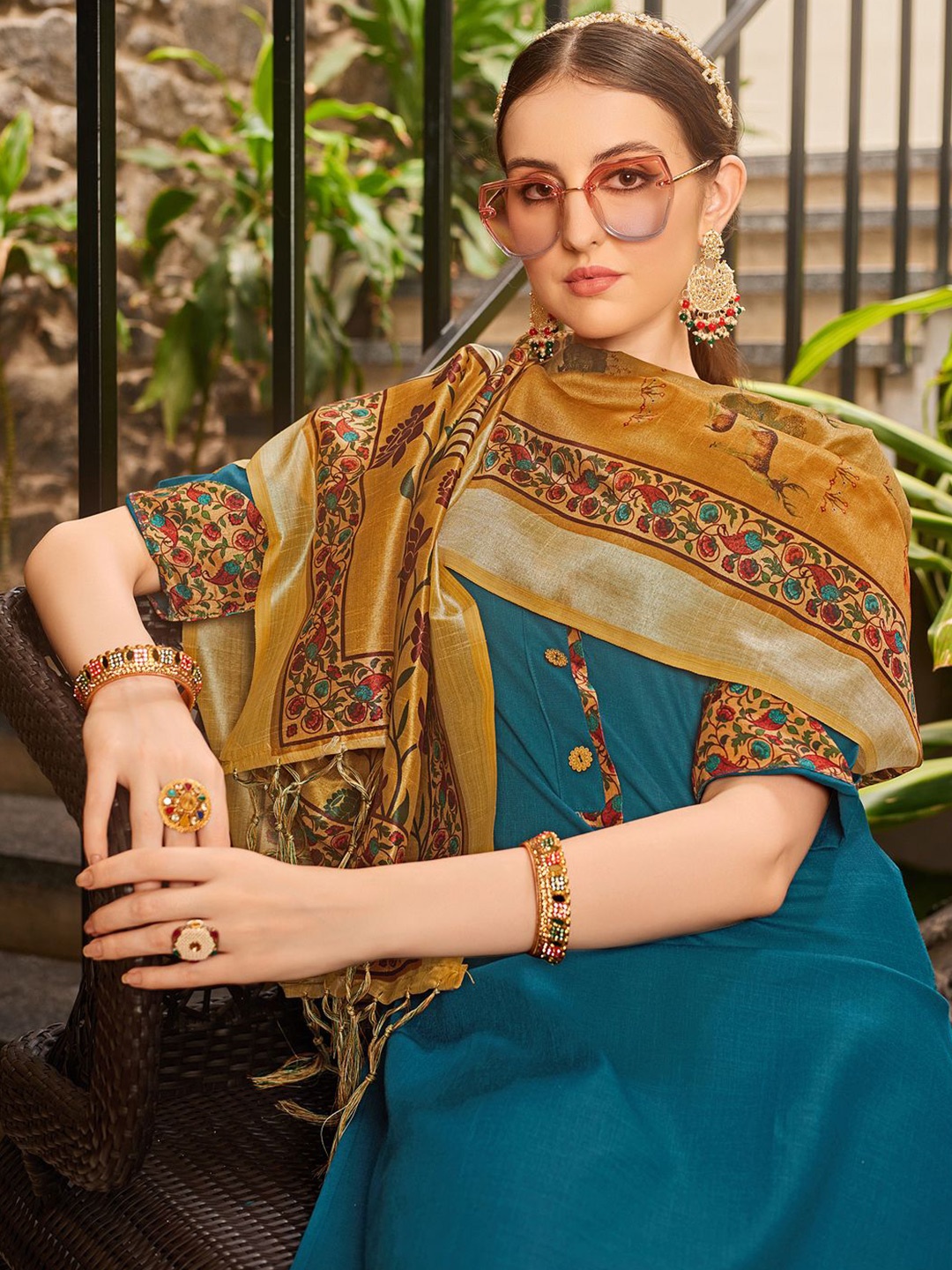 

DIVASTRI Notch Neck Straight Kurta With Trousers And Dupatta, Blue