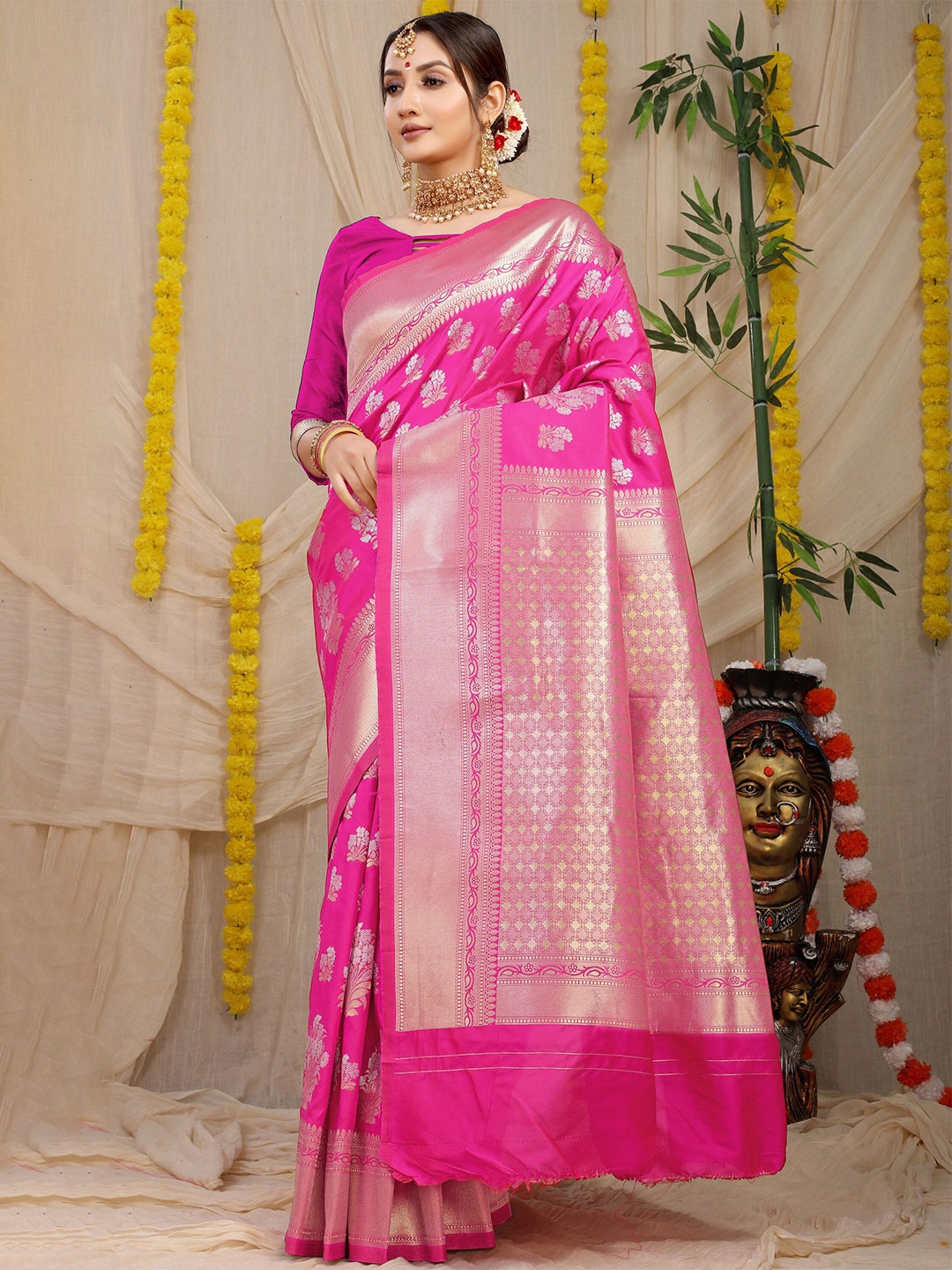 

amirat Woven Design Zari Pure Silk Banarasi Saree, Pink