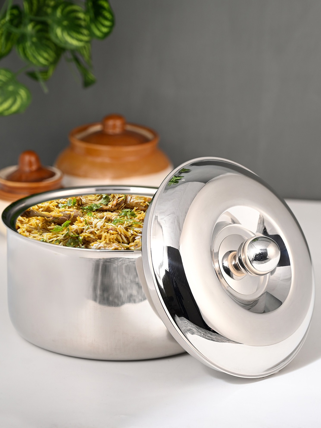 

FNS Diva Silver-Toned Stainless Steel Double Wall Insulated Casserole With Lid 1000 ML