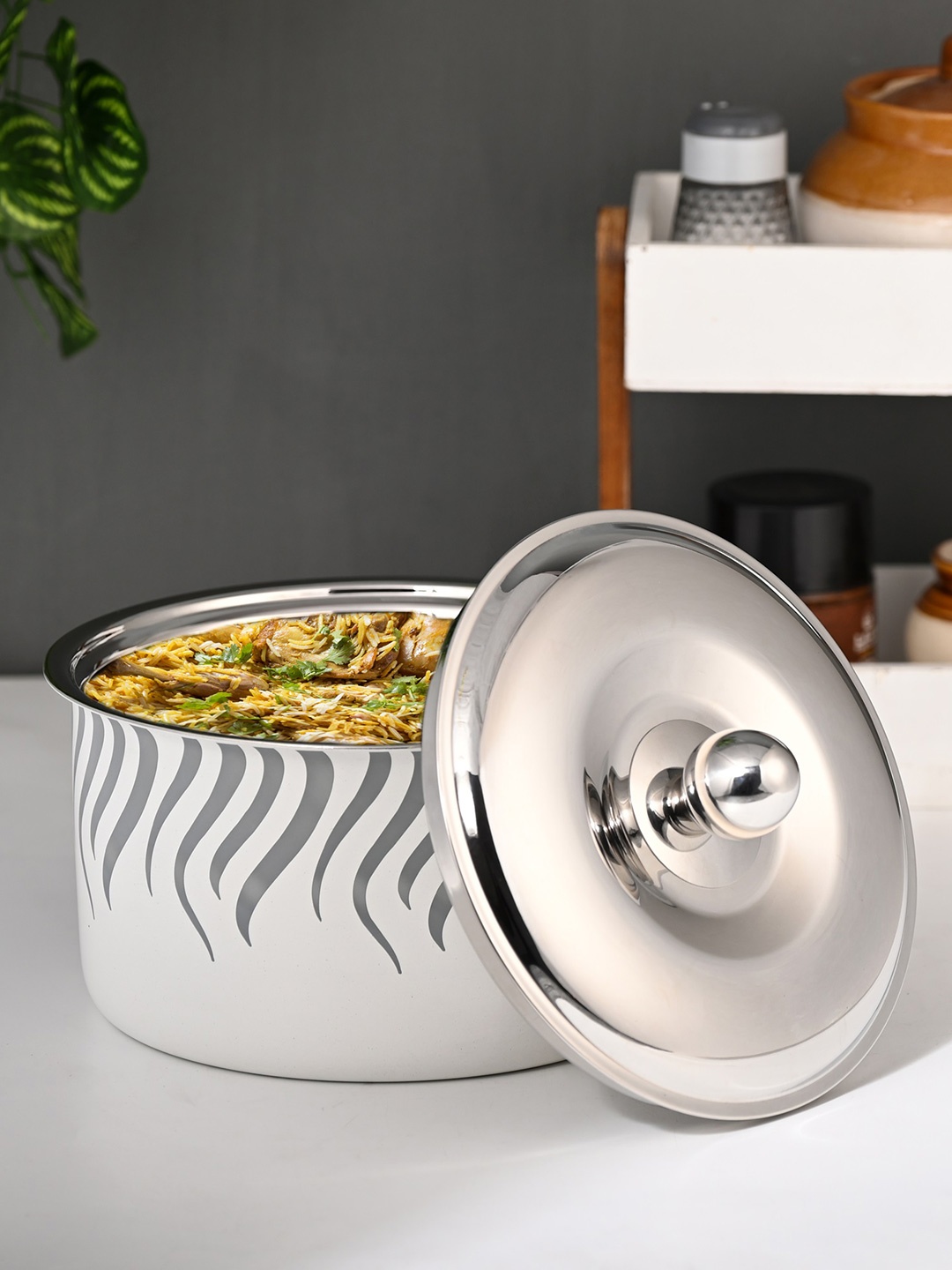 

FNS Flame Silver-Toned Stainless Steel Double Wall Insulated Casserole With Lid 2200 ML