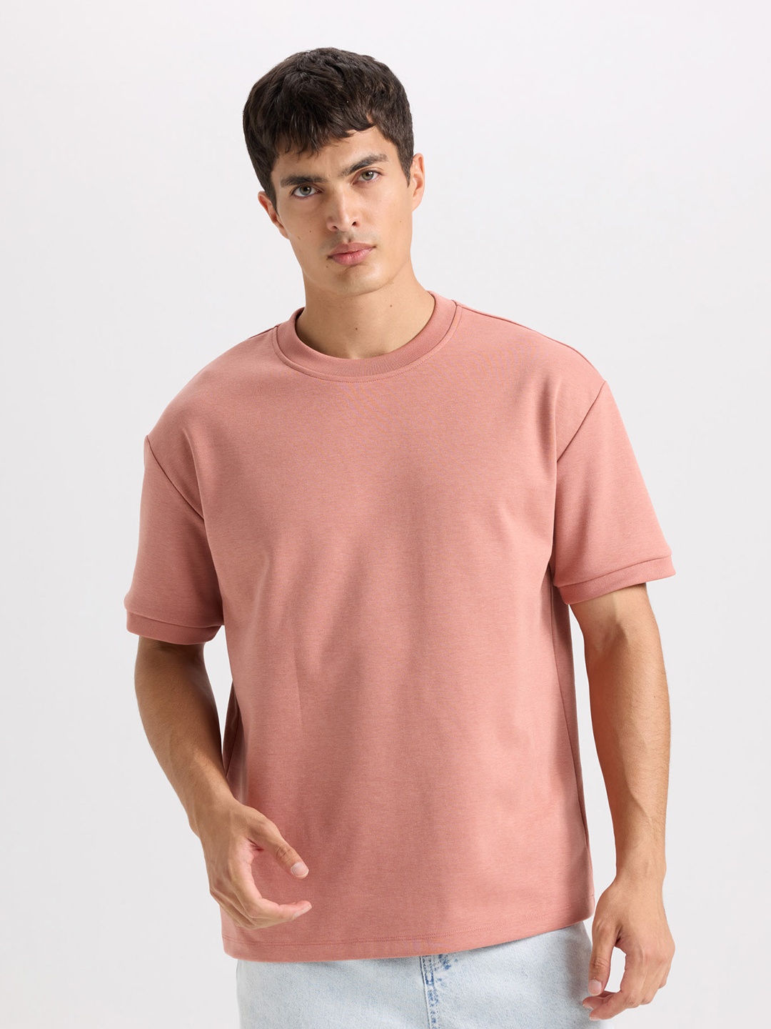 

DeFacto Men Solid Round Neck T-shirt, Peach