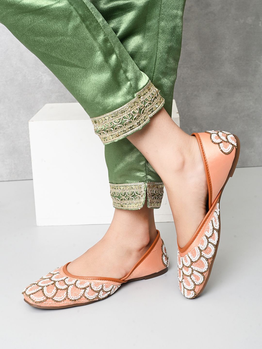 

XE Looks Women Embellished Mojaris, Peach