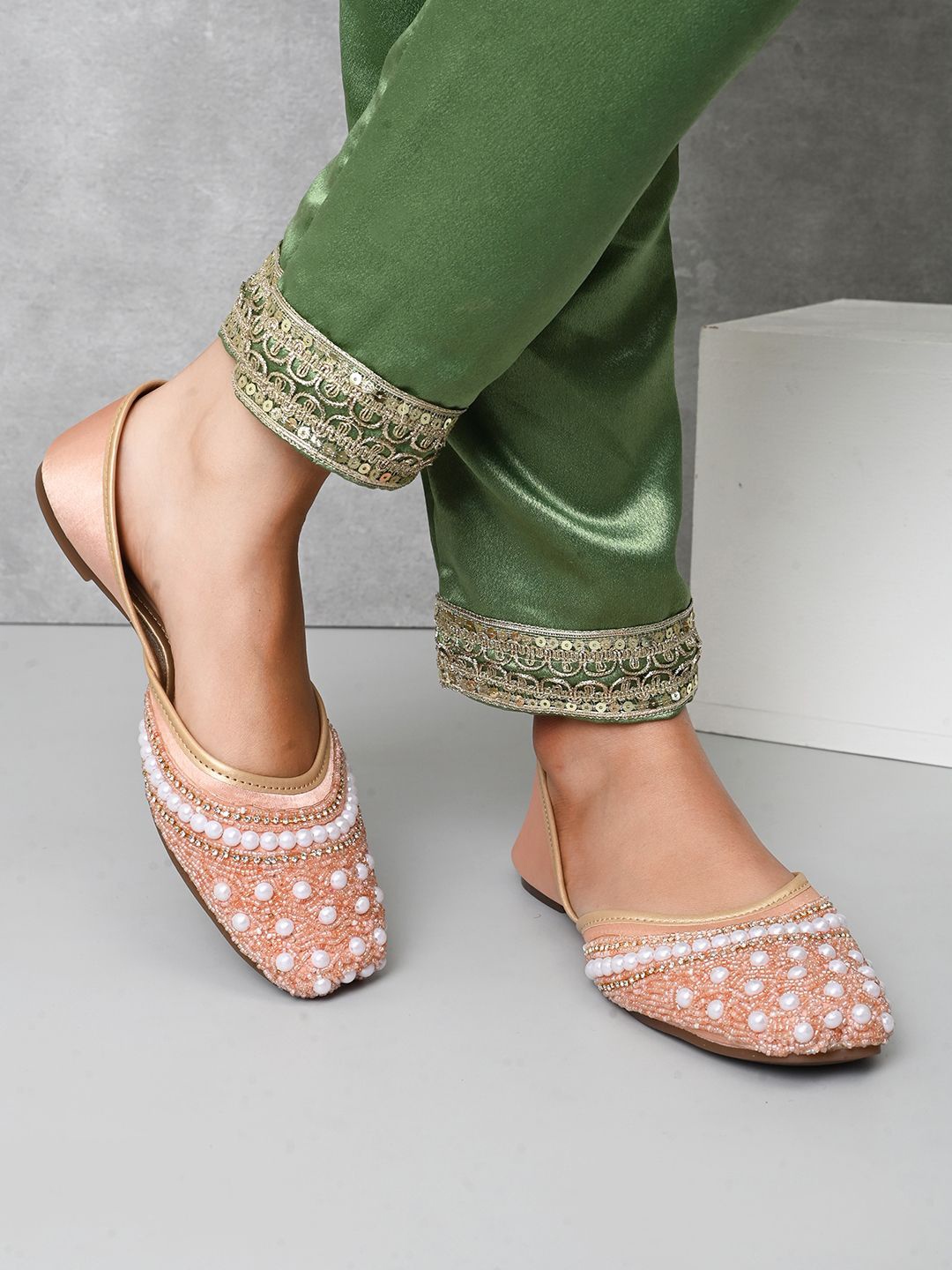 

XE Looks Women Embellished Mojari Flats, Peach