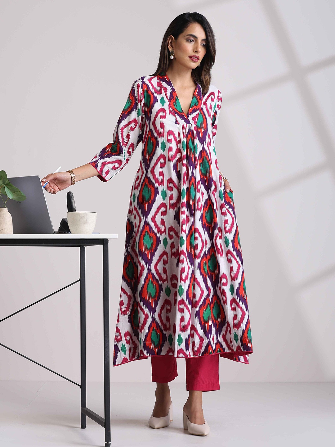 

trueBrowns Women Ethnic Motifs Ikat Printed Regular A-Line Kurta with Trousers, Pink