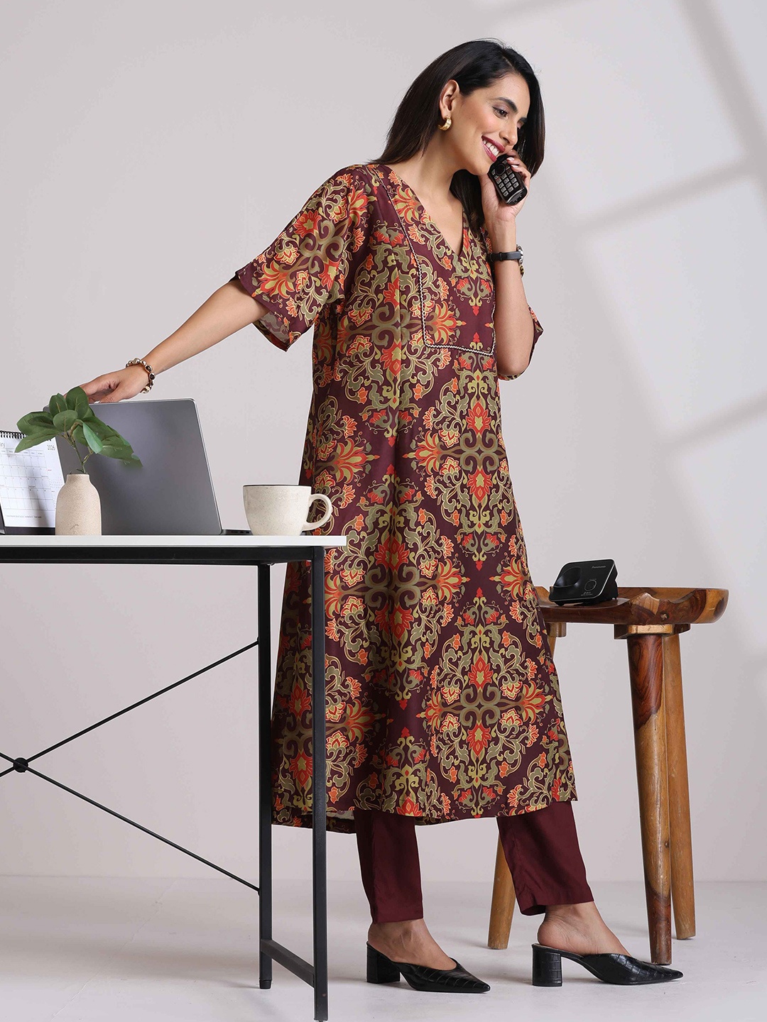

trueBrowns Women Floral Printed Regular A-Line Kurta with Trousers, Brown