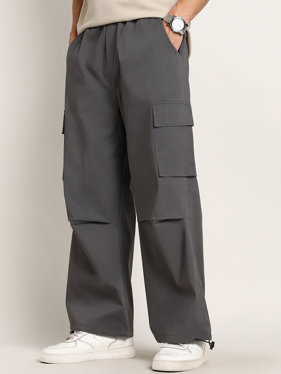 

Campus Sutra Men Comfort Relaxed Fit Mid-Rise Cargos, Grey