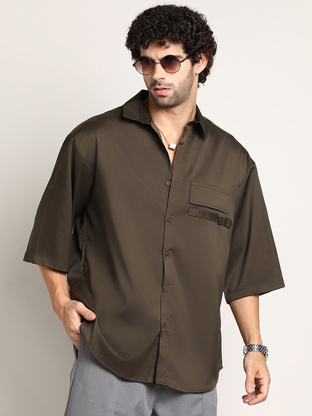 

Campus Sutra Men Comfort Oversized Fit Spread Collar Solid Satin Casual Shirt, Olive