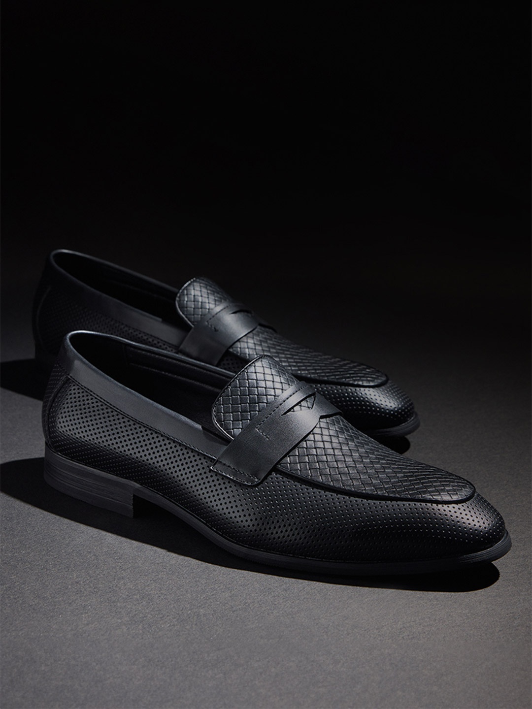 

Snitch Men Textured Formal Loafers, Black