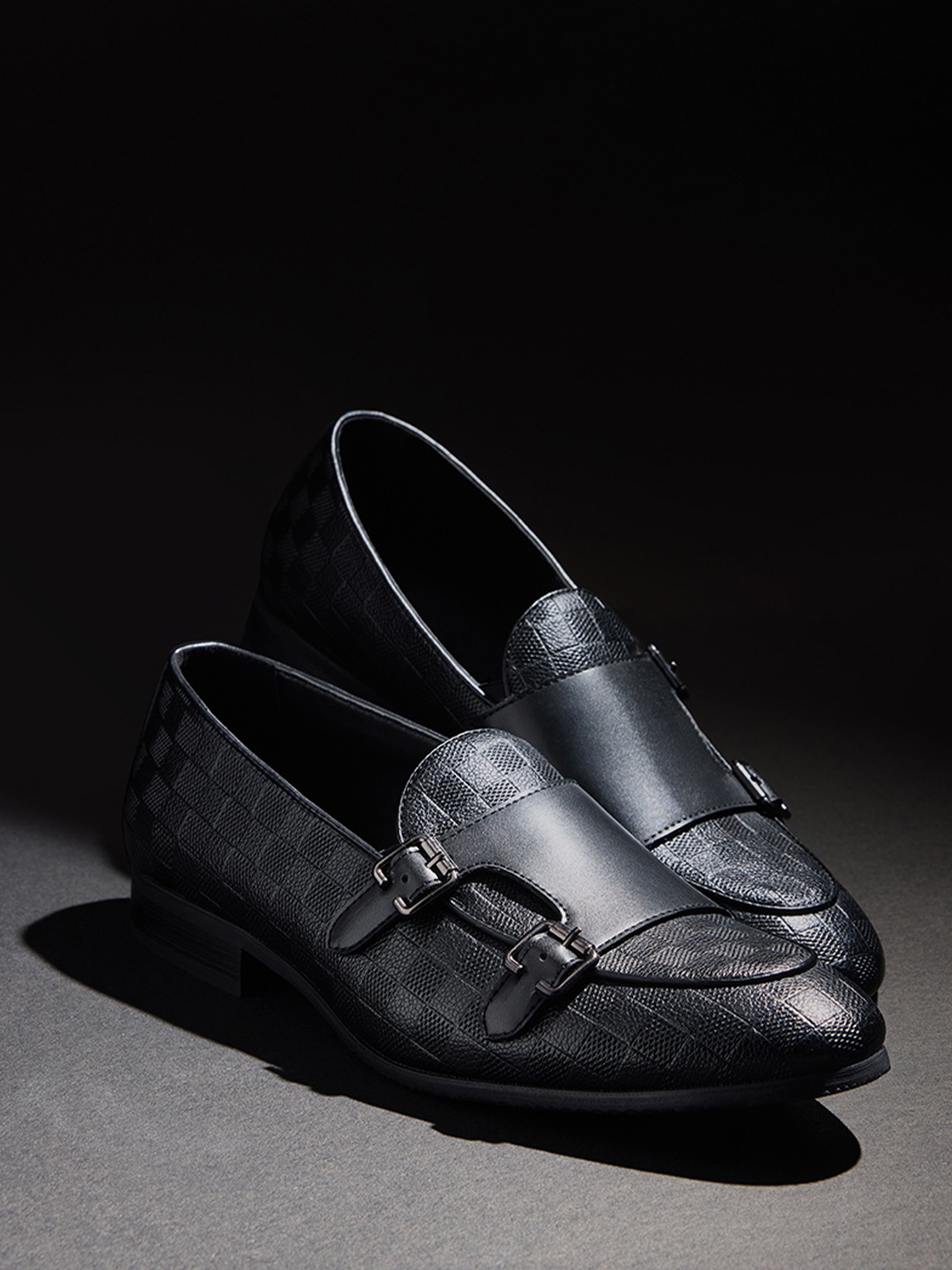 

Snitch Men Textured Formal Loafers, Black