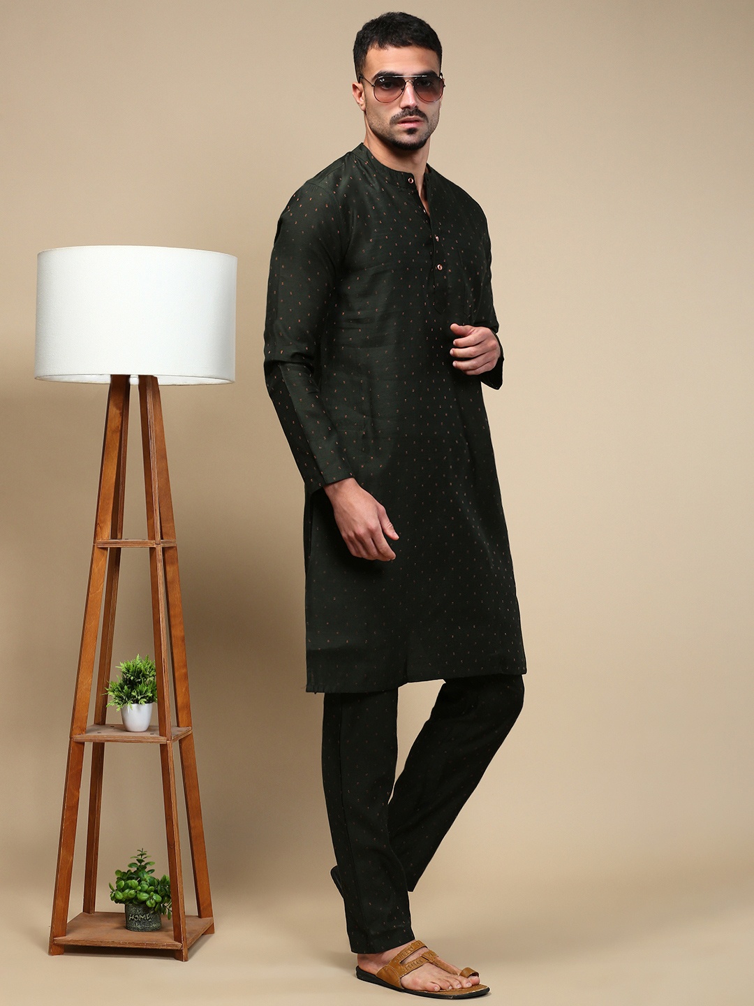 

WHITE HEART Ethnic Motifs Jacquard Mandarin Collar Straight Kurta, Green